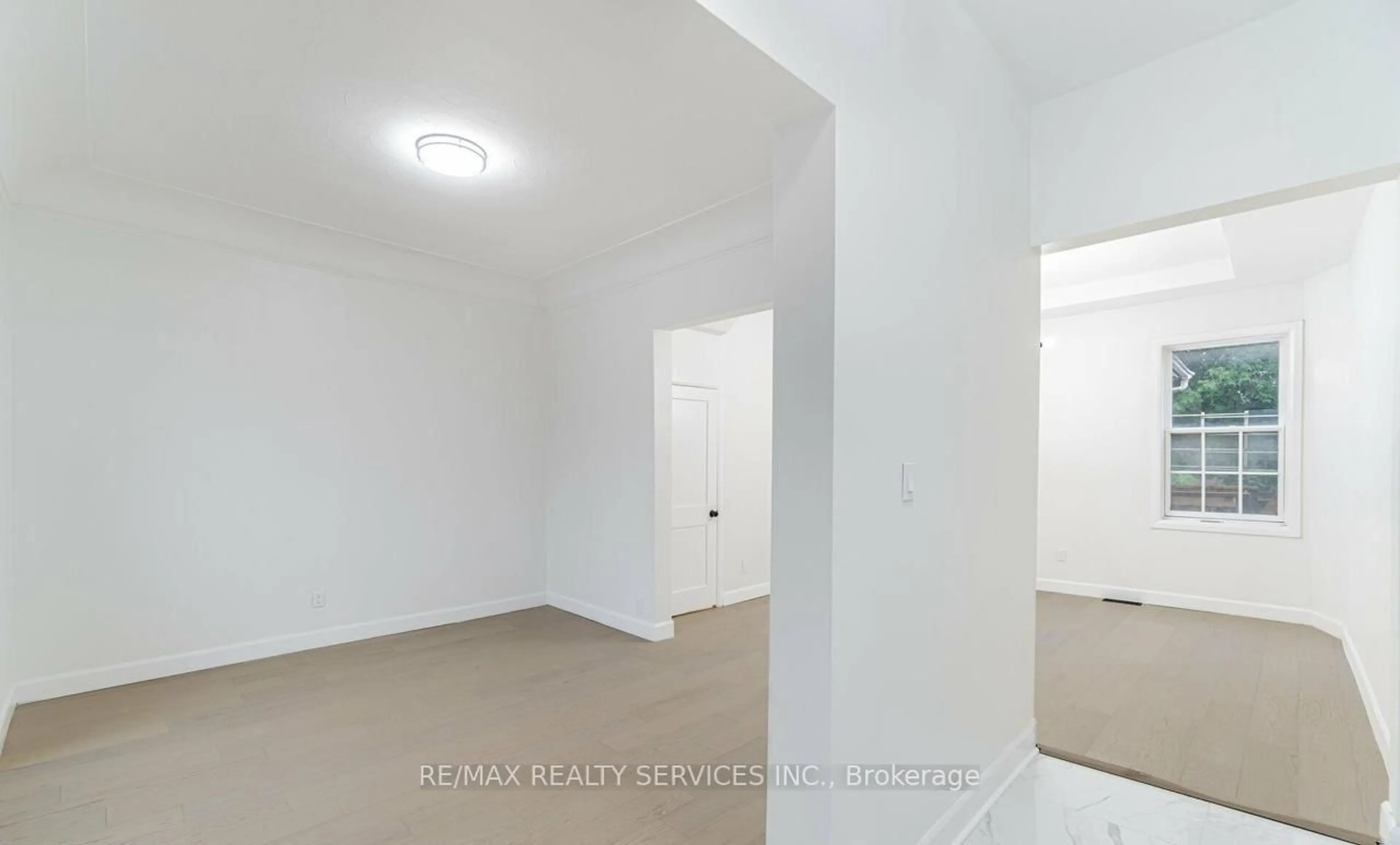 A pic of a room for 439 Ferguson Ave, Hamilton Ontario L8L 4Z1