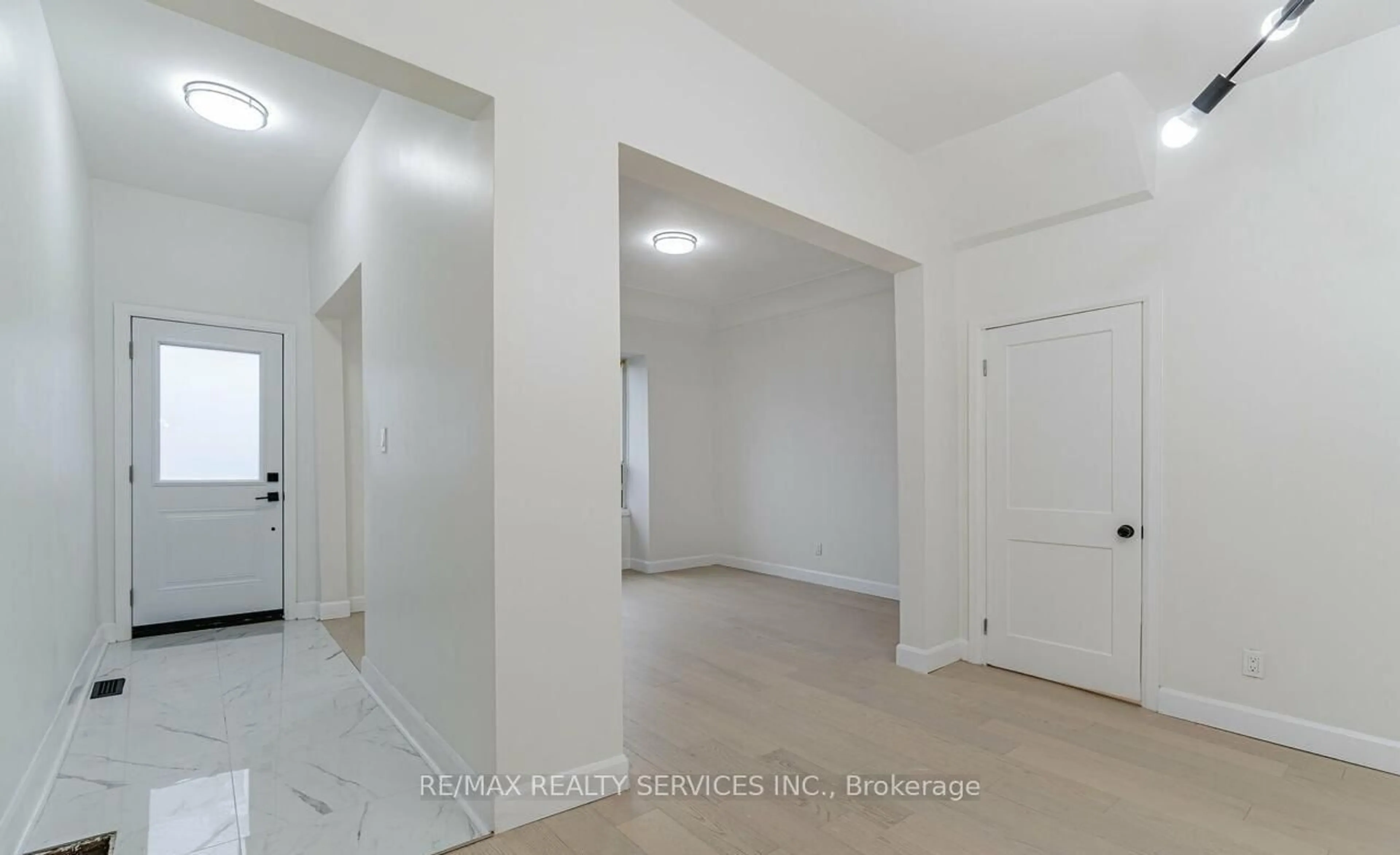 A pic of a room for 439 Ferguson Ave, Hamilton Ontario L8L 4Z1