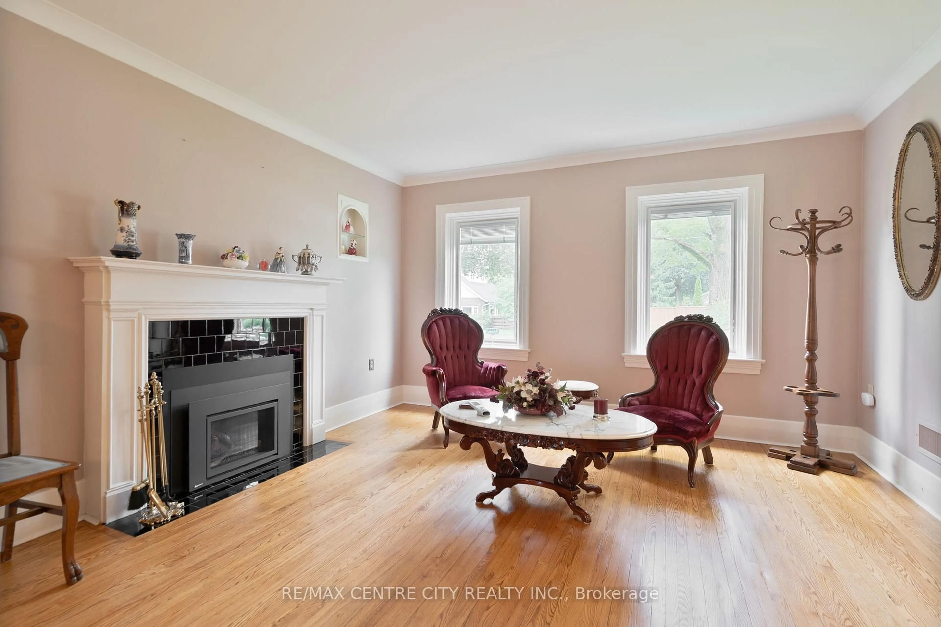 Living room with furniture, wood/laminate floor for 132 Maria St, Strathroy-Caradoc Ontario N7G 2W8