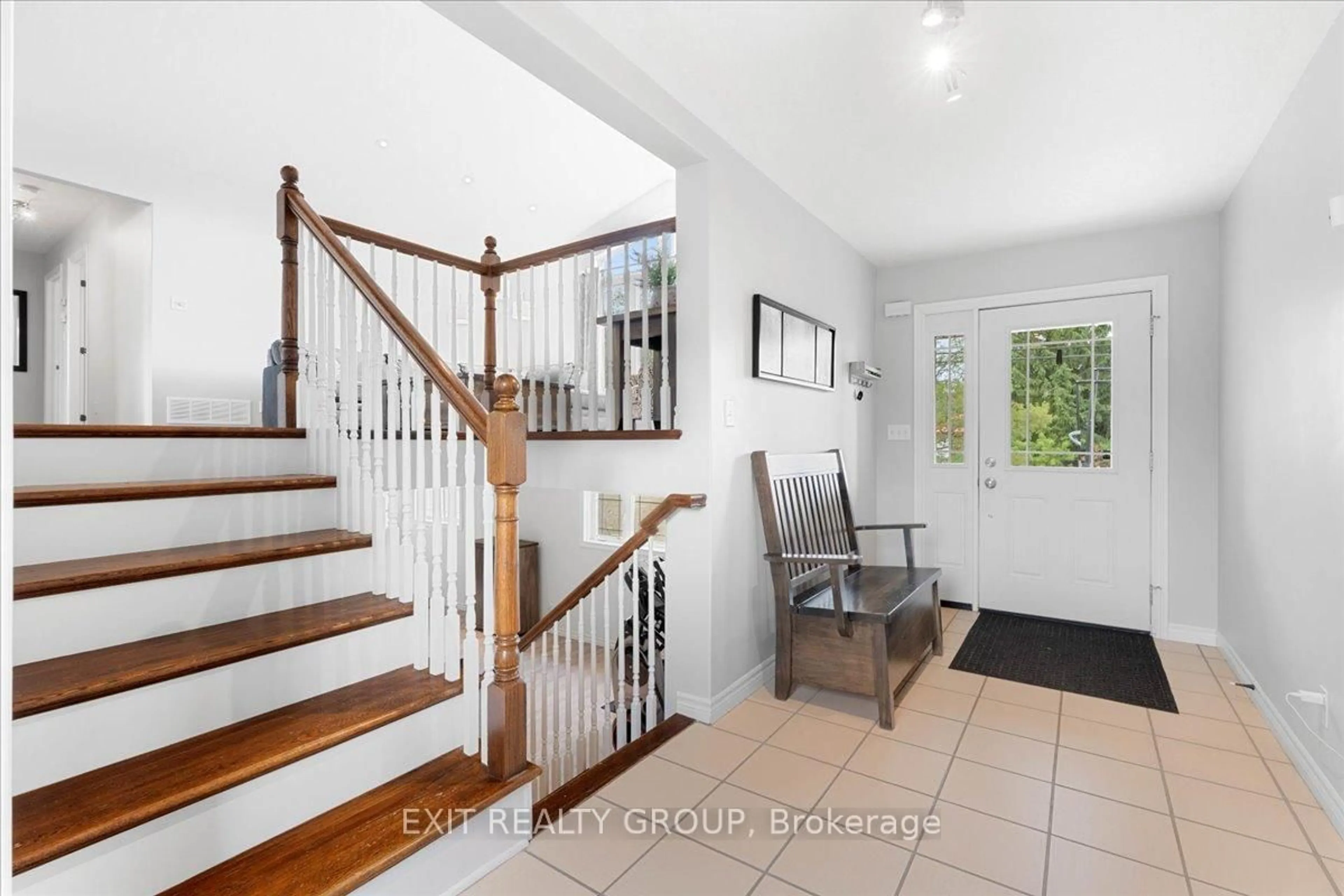 Indoor entryway for 506 County Road 19, Prince Edward County Ontario K0K 1A0