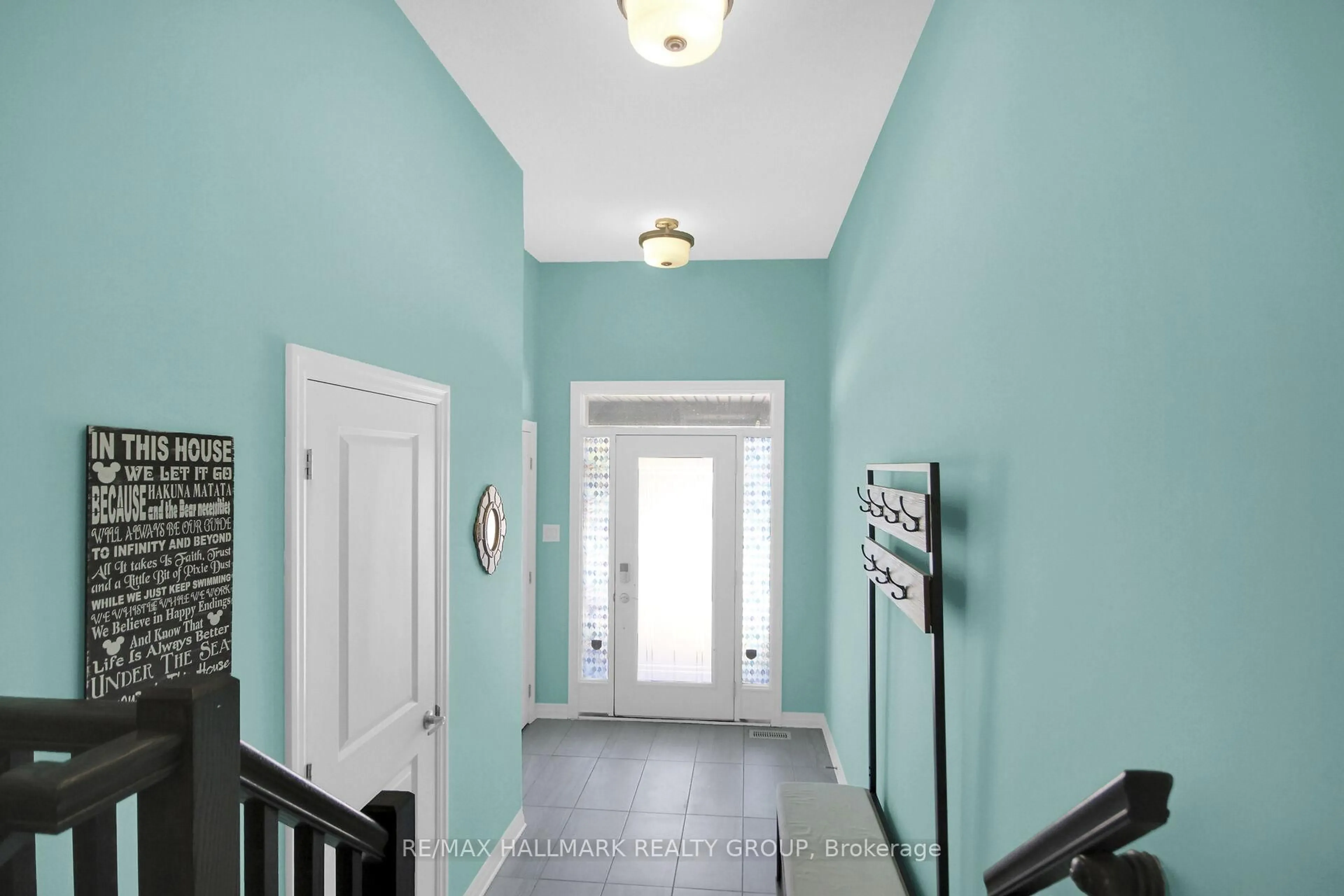 Indoor foyer for 117 Overberg Way, Ottawa Ontario K2S 0V9