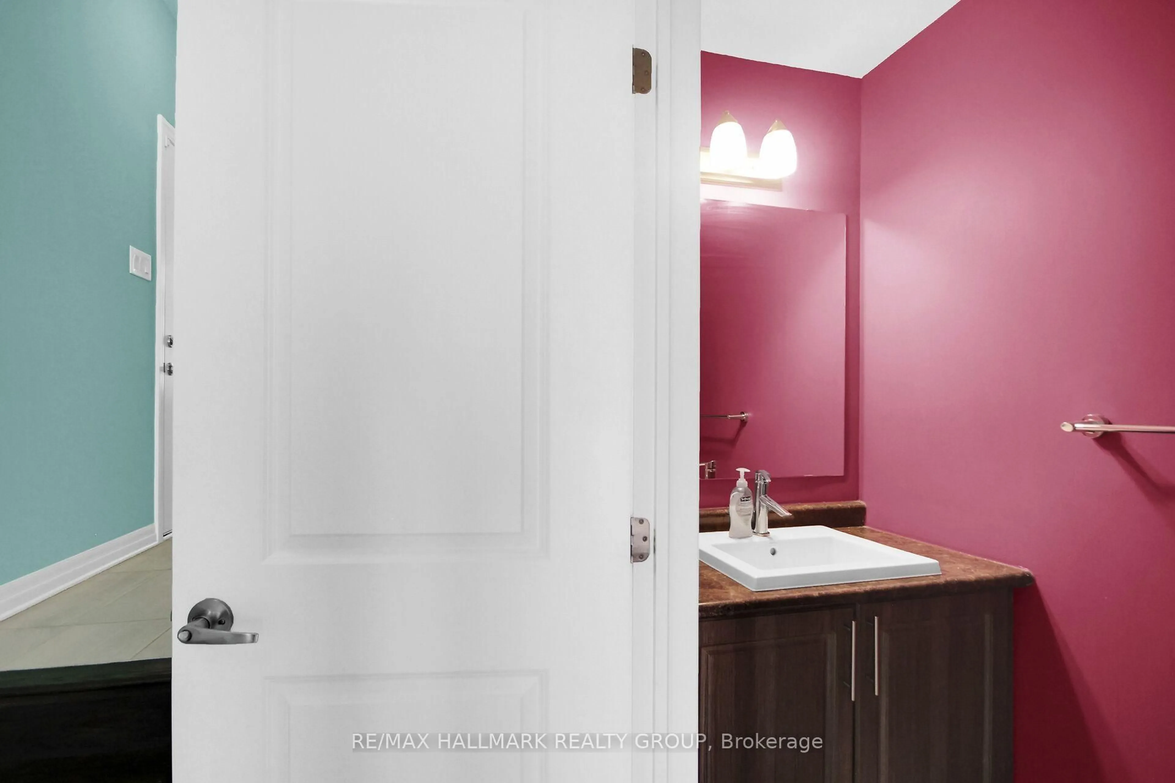 Standard bathroom, unknown for 117 Overberg Way, Ottawa Ontario K2S 0V9