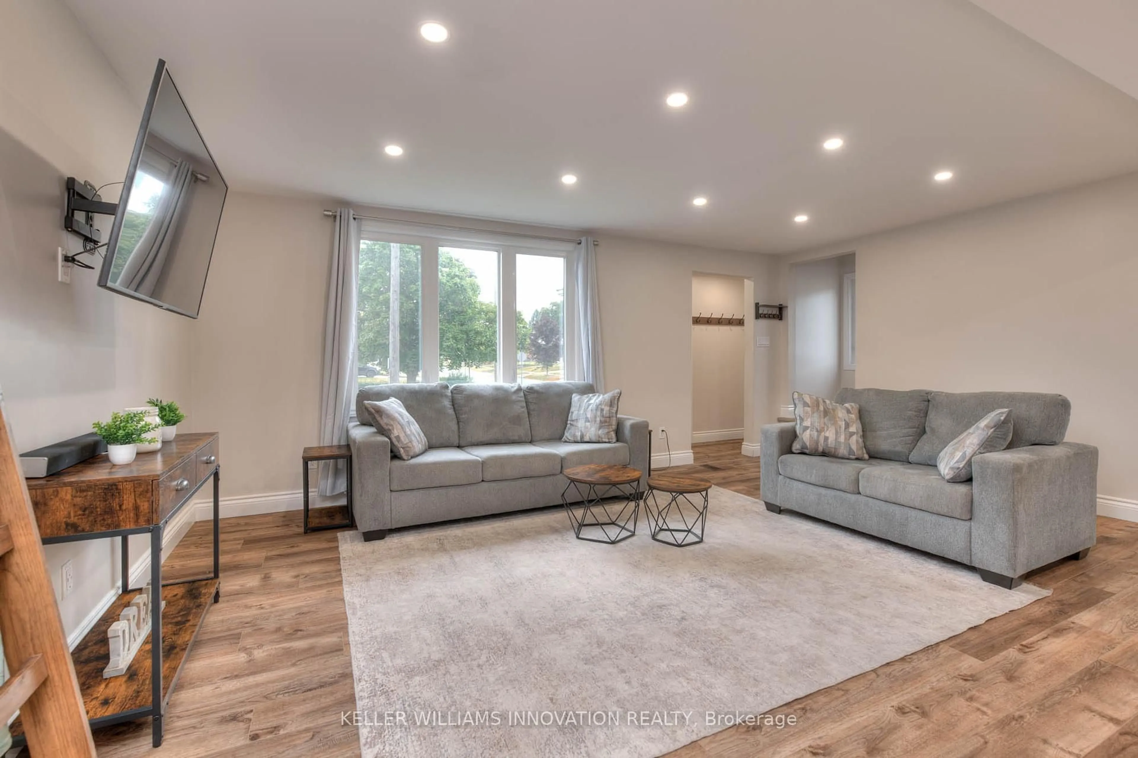 Living room with furniture, unknown for 343 Greenfield Ave, Kitchener Ontario N2C 1E2
