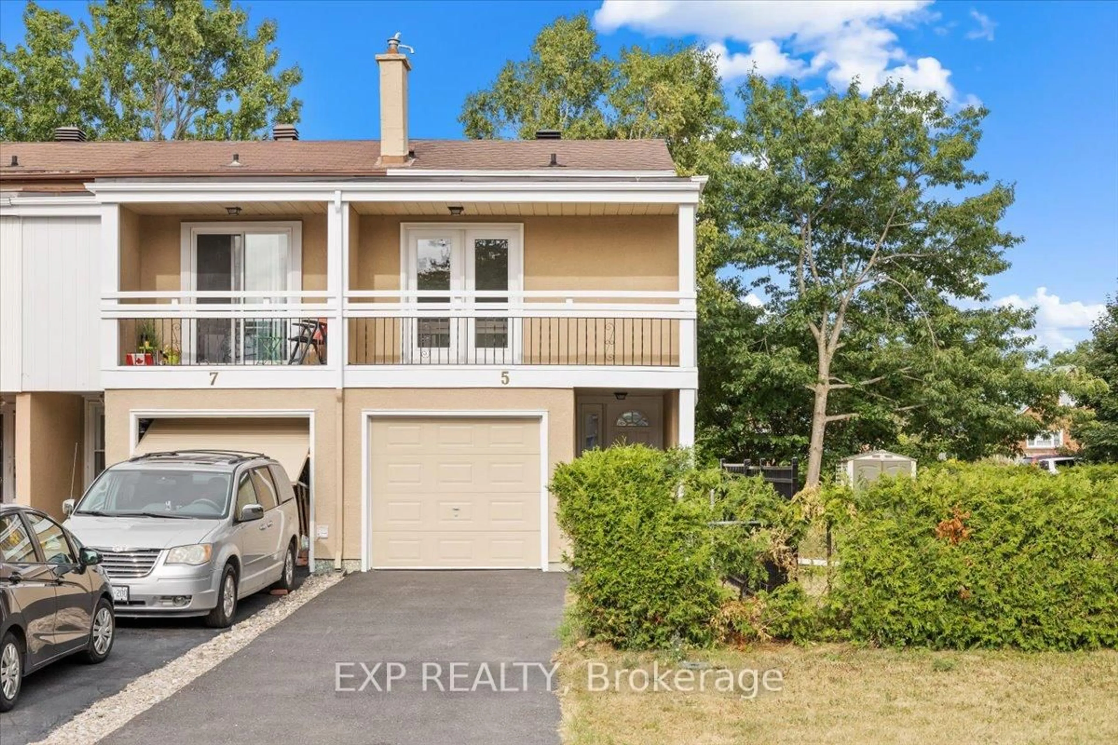 A pic from outside/outdoor area/front of a property/back of a property/a pic from drone, water/lake/river/ocean view for 5 Tybalt Cres, Ottawa Ontario K2H 8J6