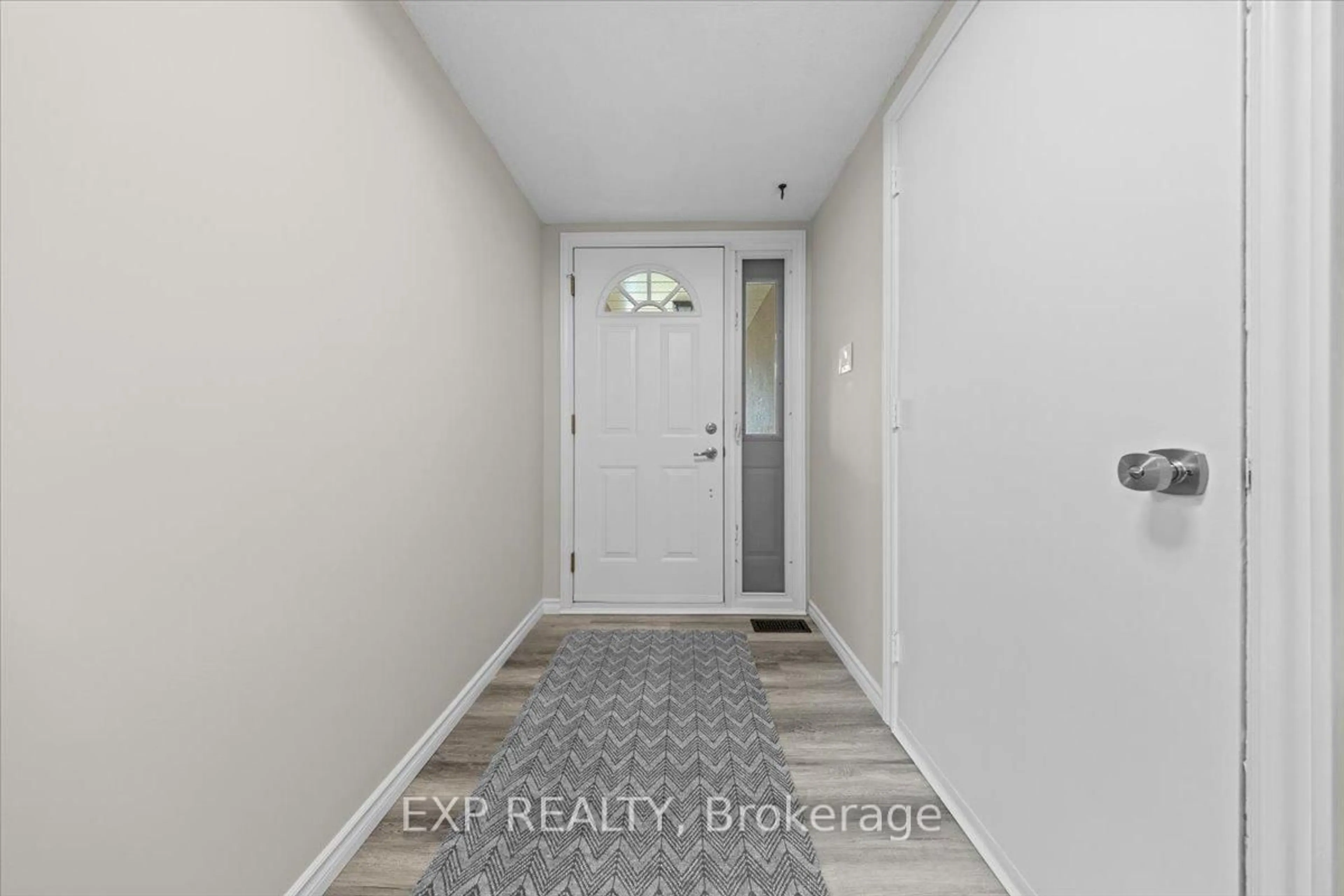 Indoor entryway for 5 Tybalt Cres, Ottawa Ontario K2H 8J6