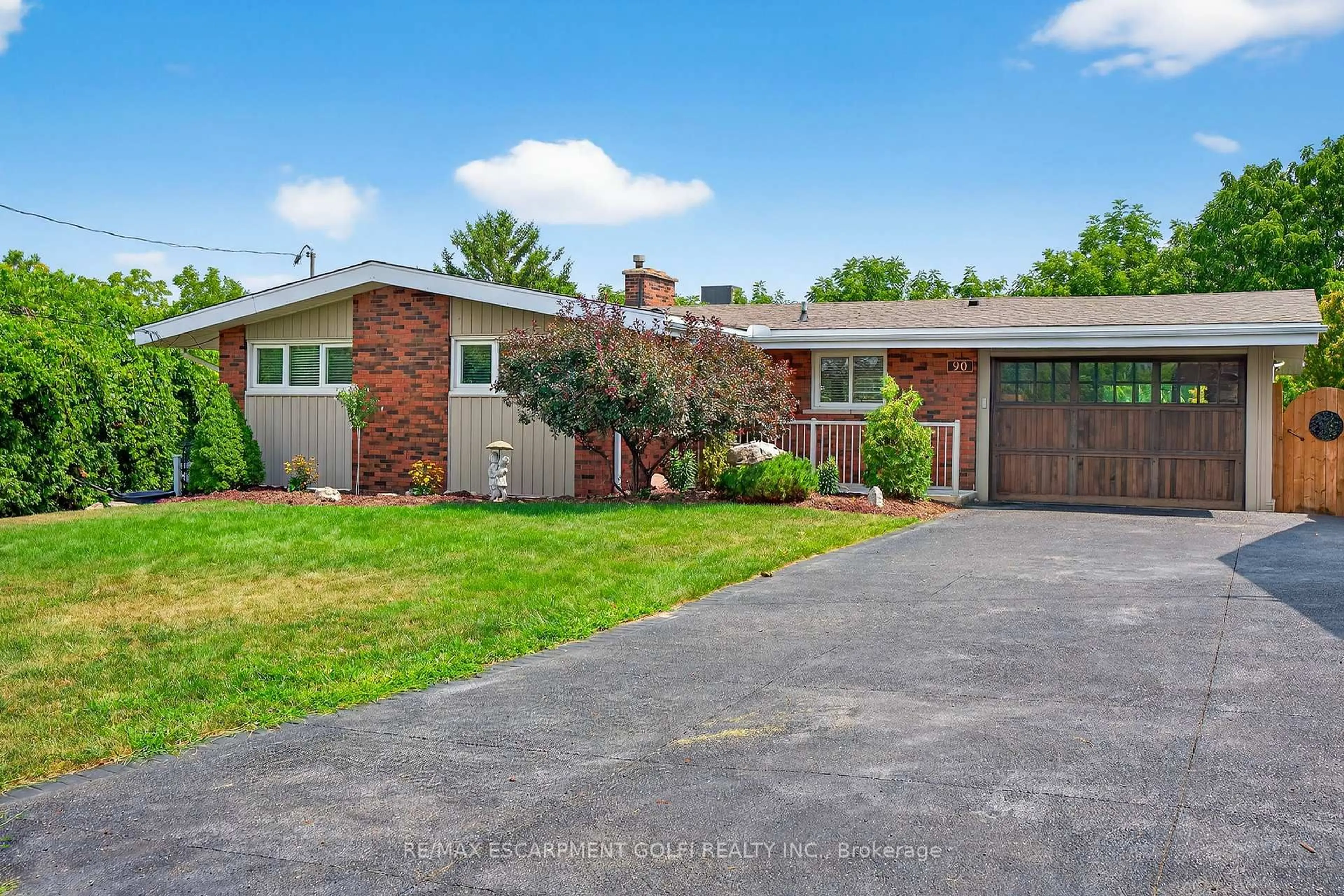 Home with brick exterior material, street for 90 MOUNTAIN Ave, Hamilton Ontario L8G 3P7