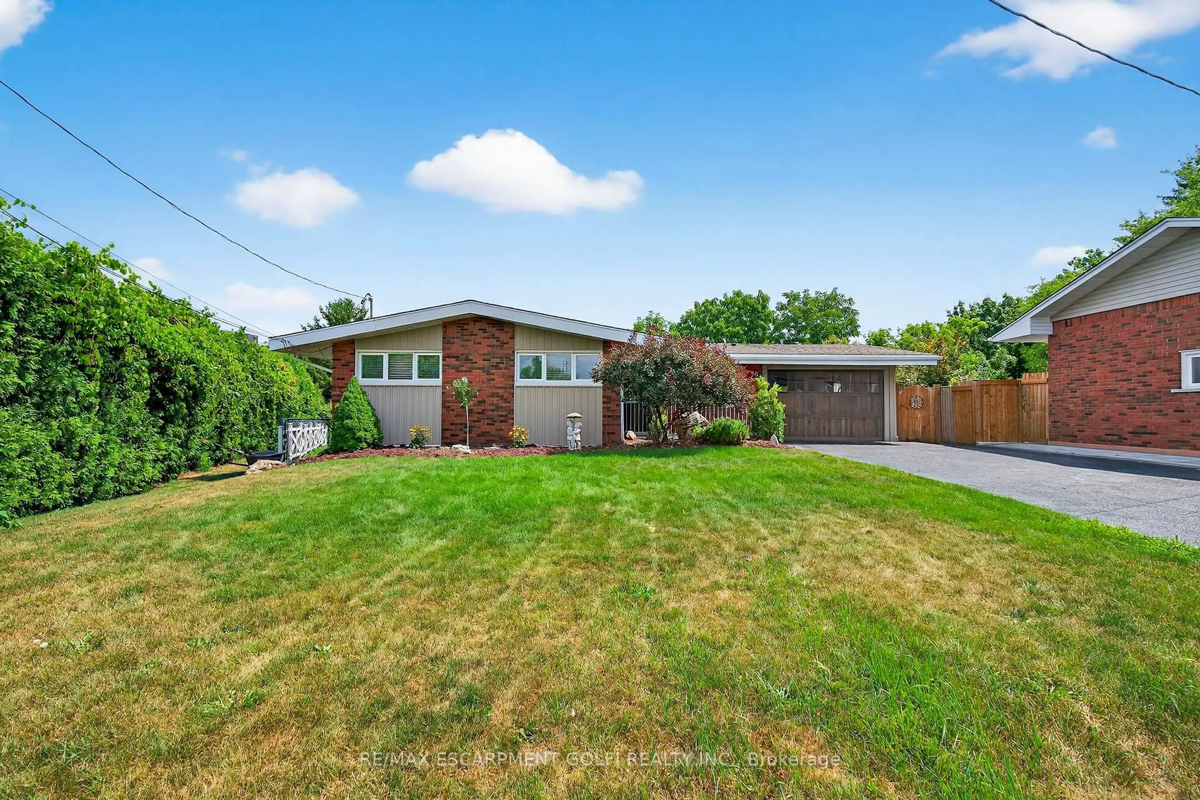 Home with brick exterior material, street for 90 MOUNTAIN Ave, Hamilton Ontario L8G 3P7