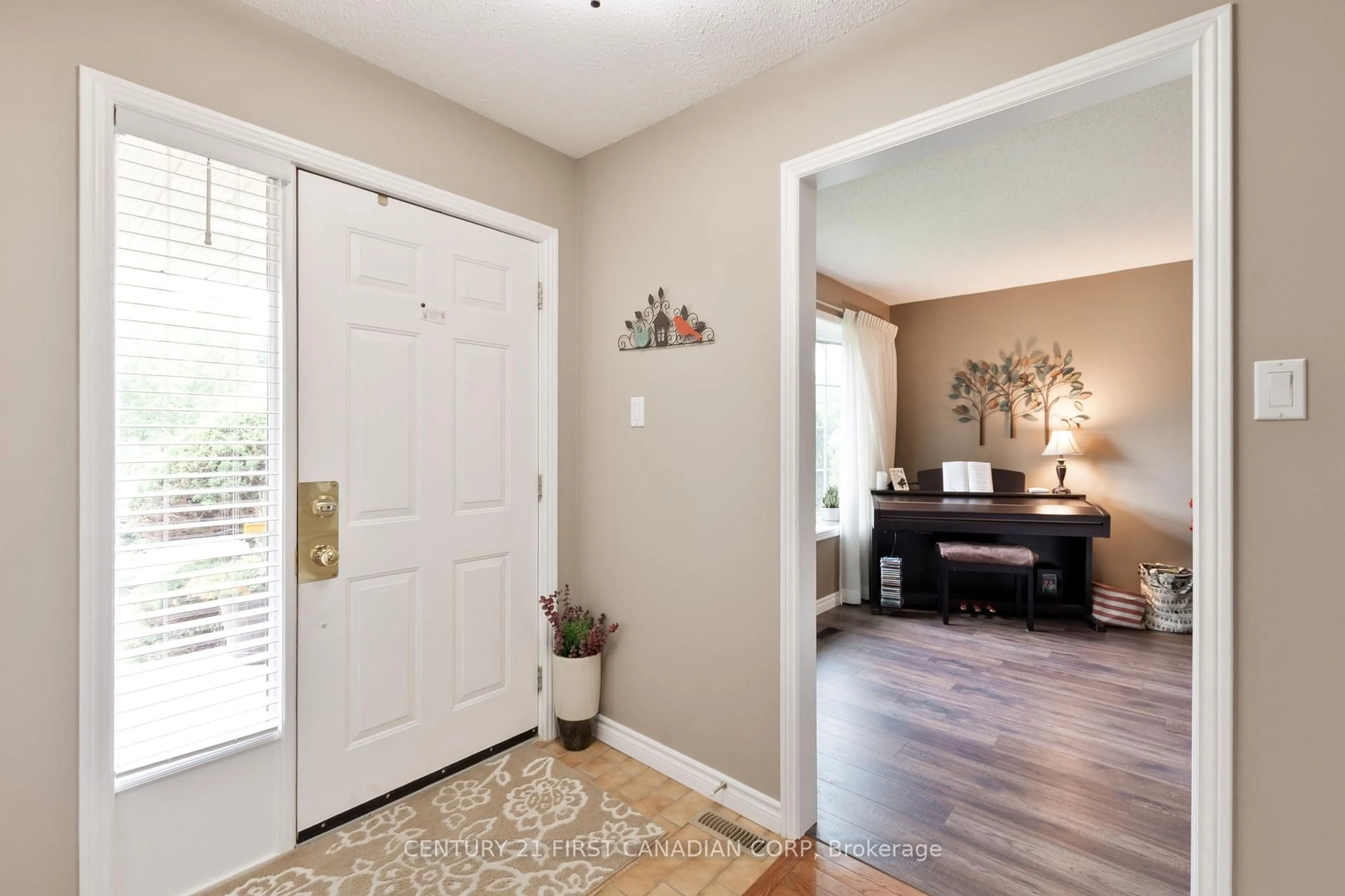 Indoor entryway for 340 Canterbury Pl, Central Elgin Ontario N0L 1B0