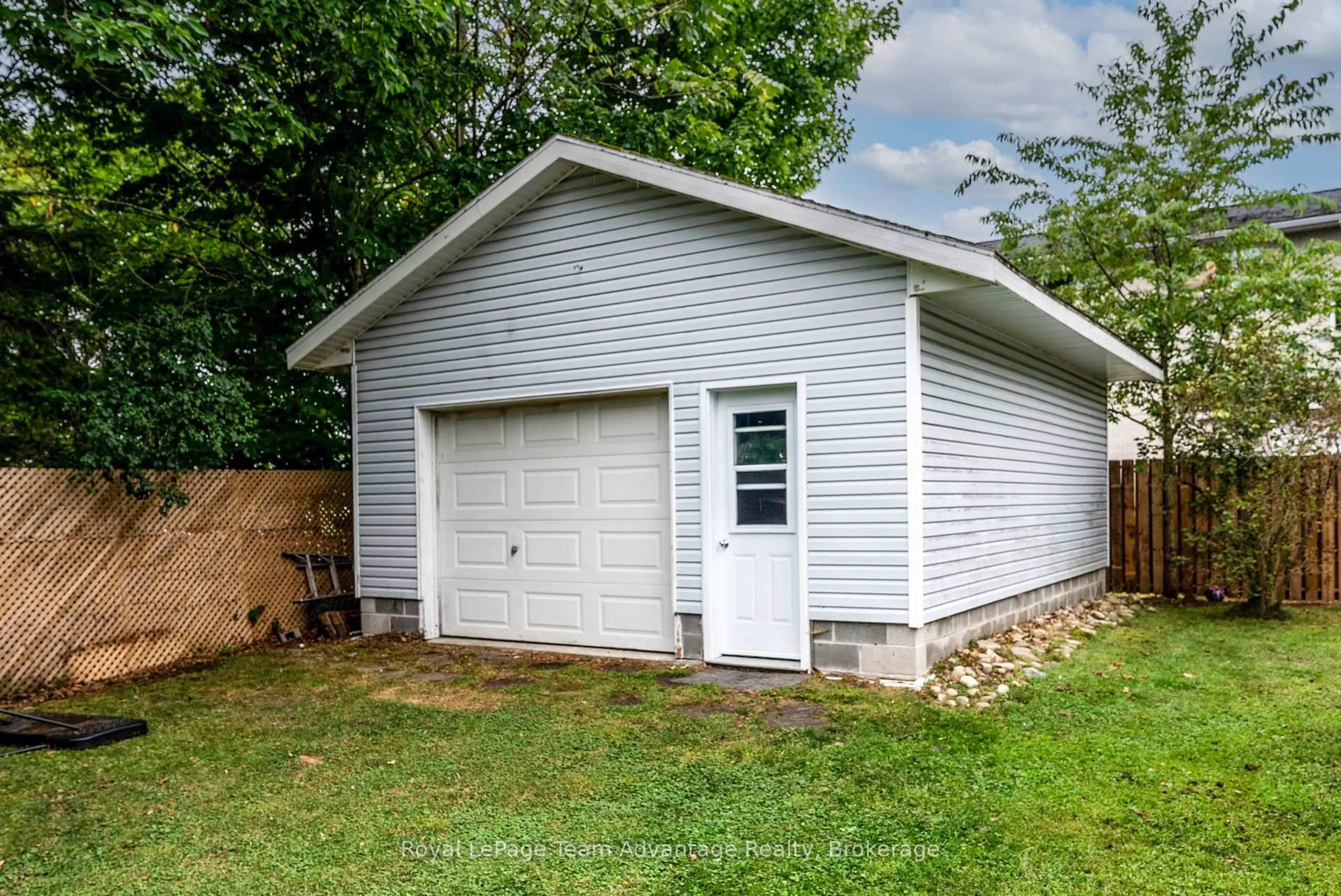 Shed for 122 Gibson St, Parry Sound Ontario P2A 1X7