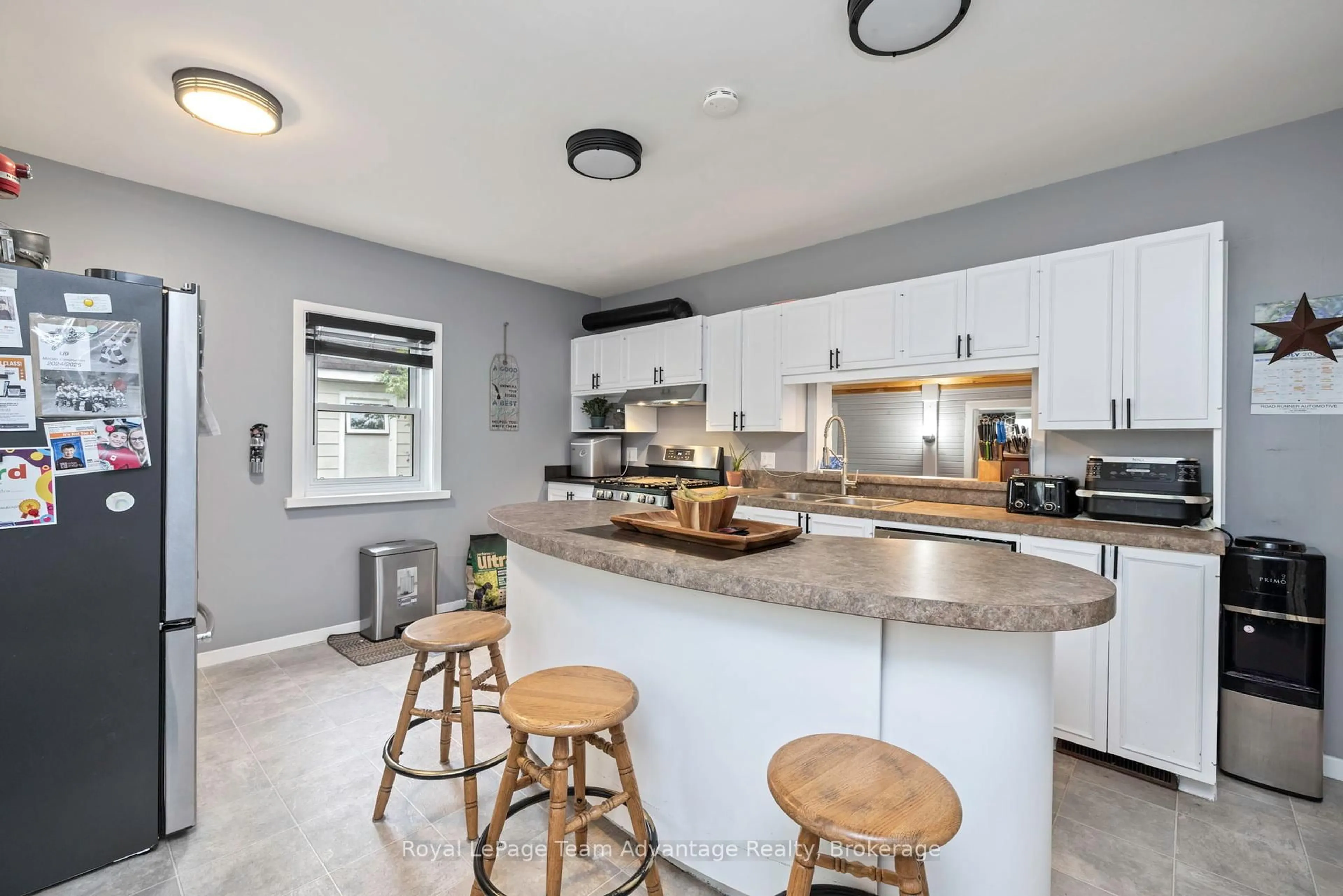 Open concept kitchen, unknown for 122 Gibson St, Parry Sound Ontario P2A 1X7