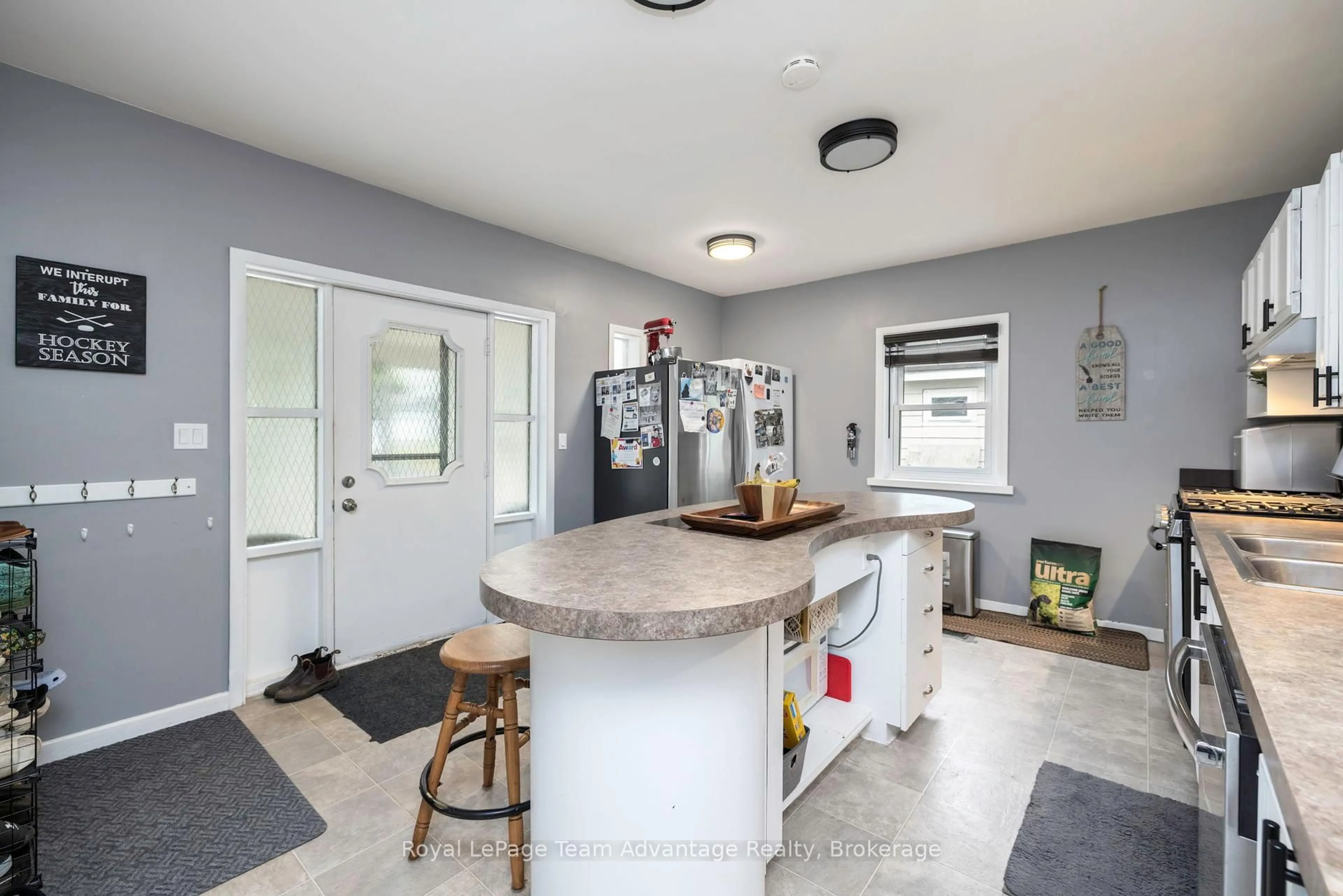 Unknown for 122 Gibson St, Parry Sound Ontario P2A 1X7