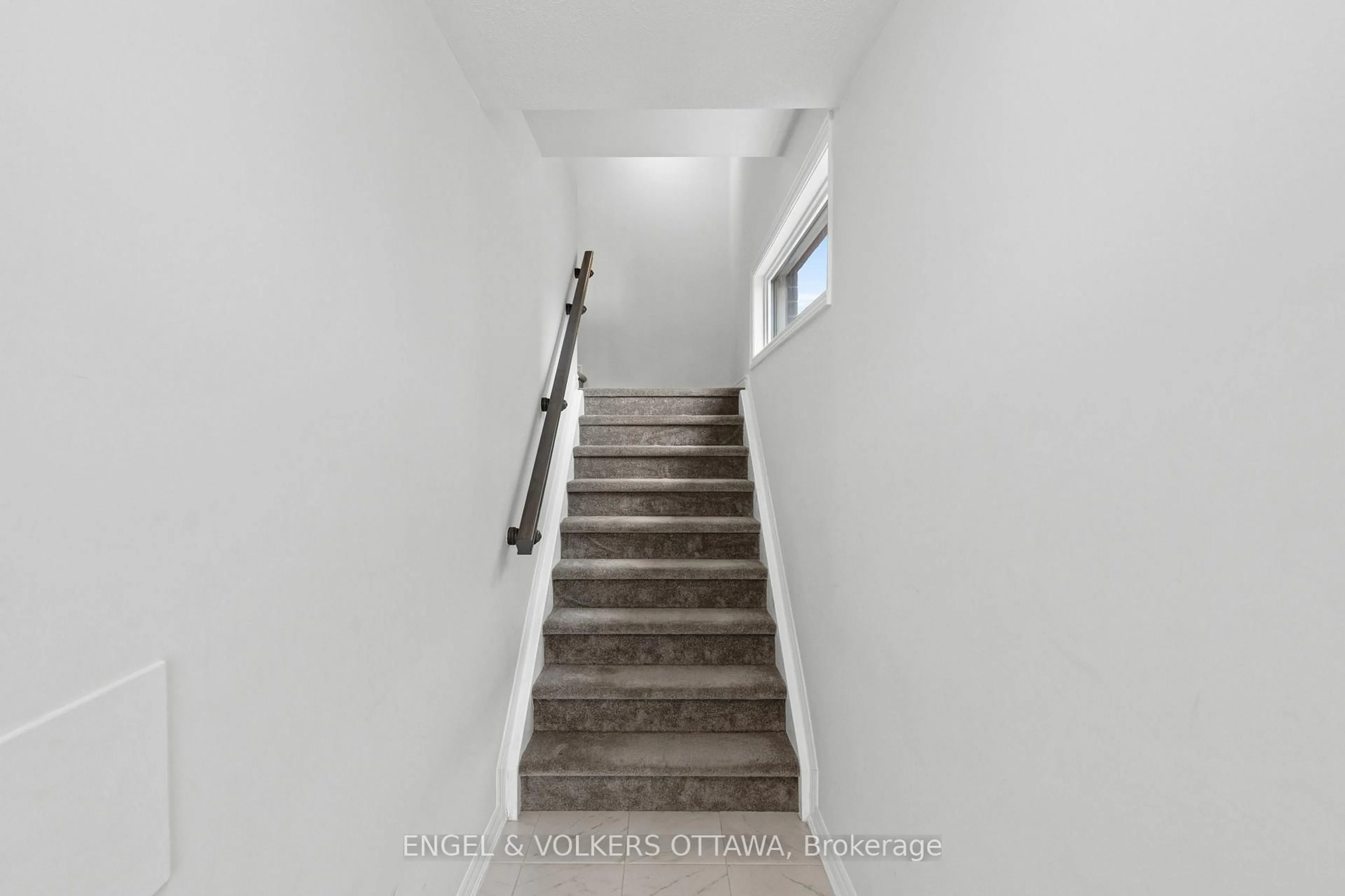 Stairs for 782 Mikinak Rd, Ottawa Ontario K1K 5A5