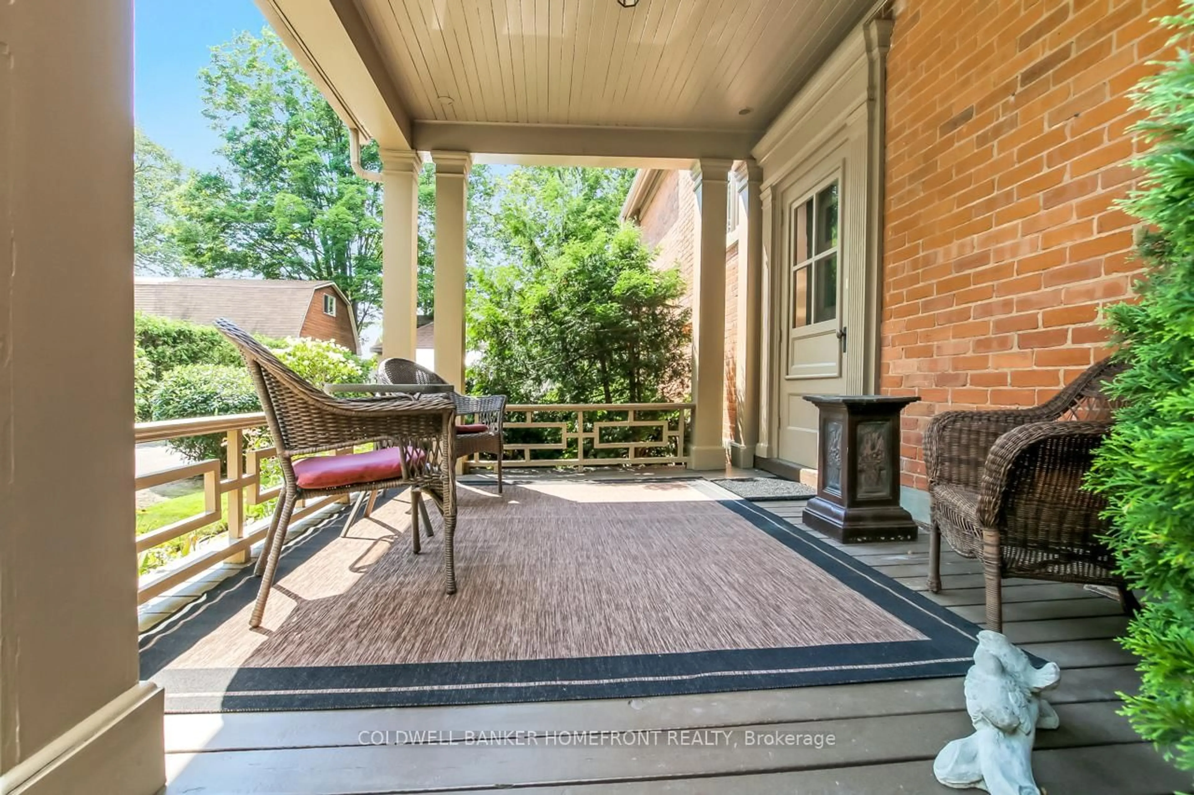 Patio, street for 138 St James St, Norfolk Ontario N0E 1Y0
