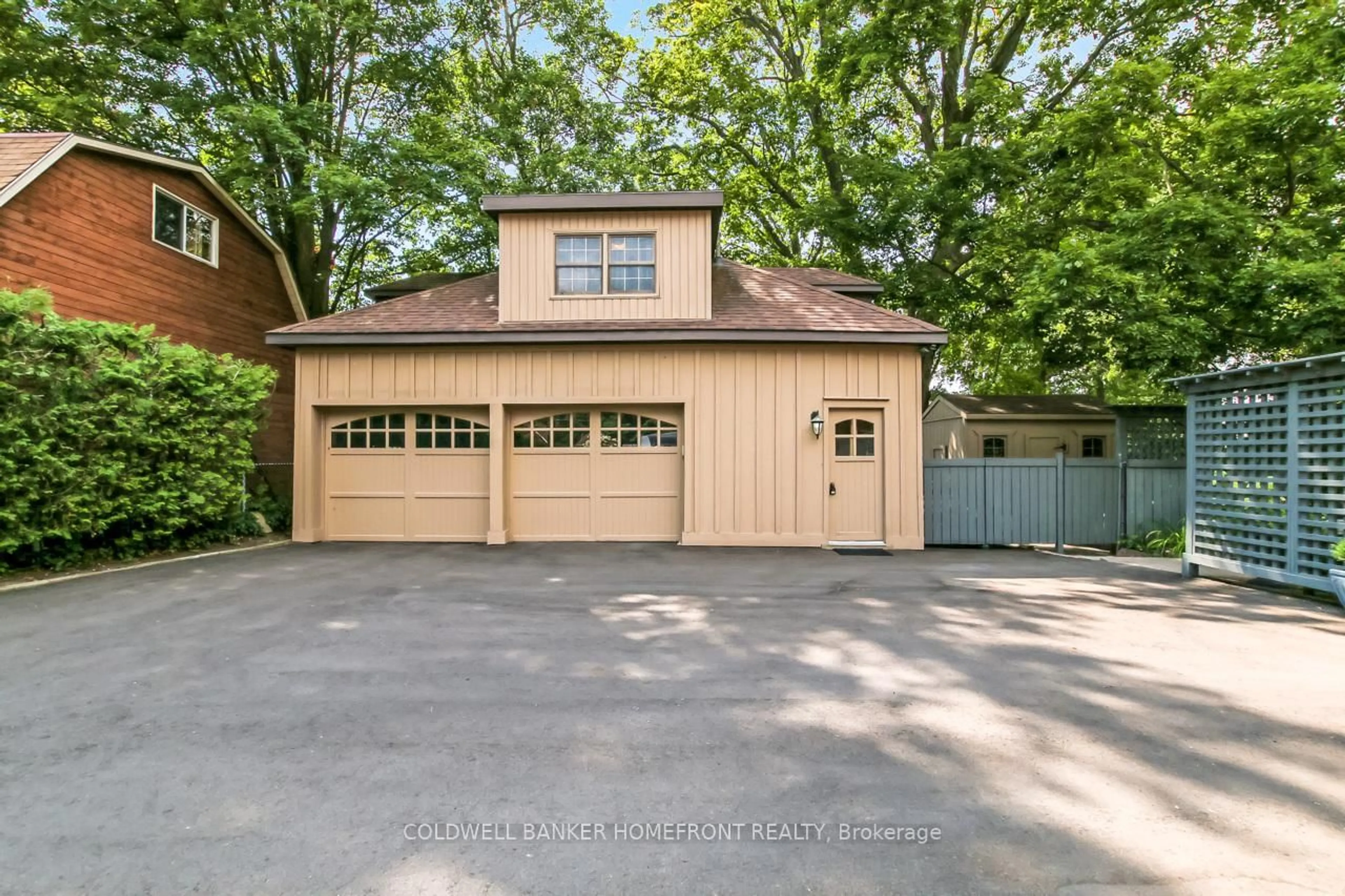 Indoor garage for 138 St James St, Norfolk Ontario N0E 1Y0