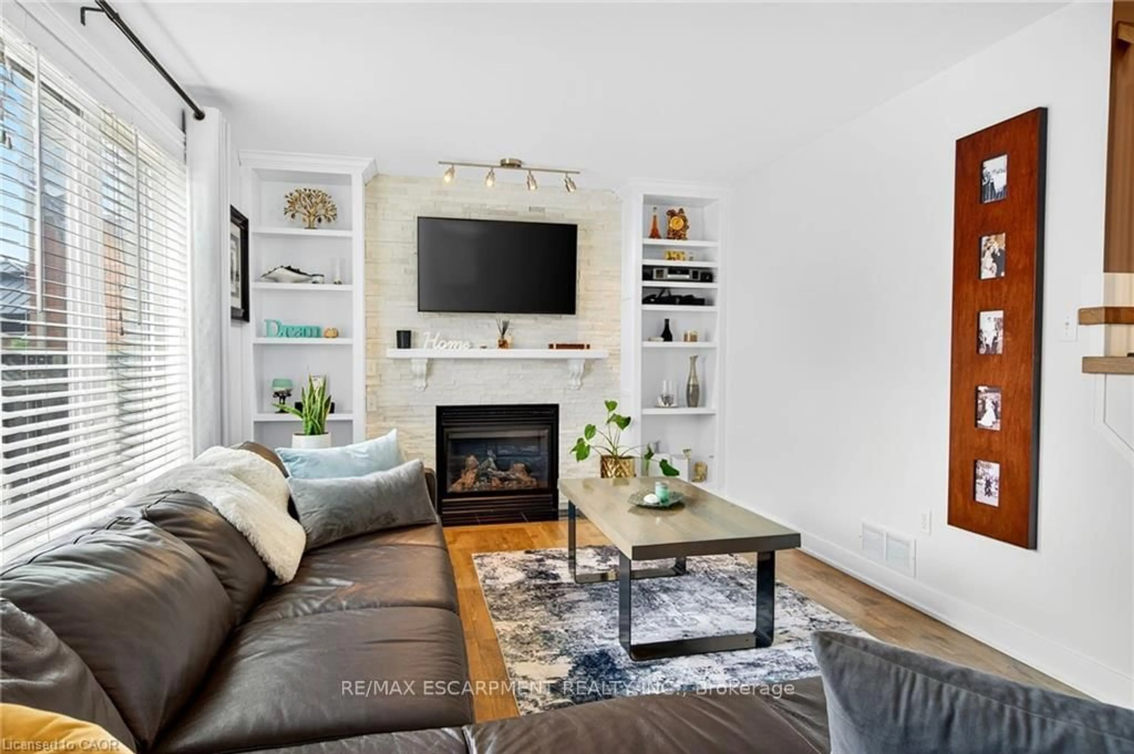 Living room with furniture, unknown for 39 Wilbur Dr, Hamilton Ontario L0R 1C0