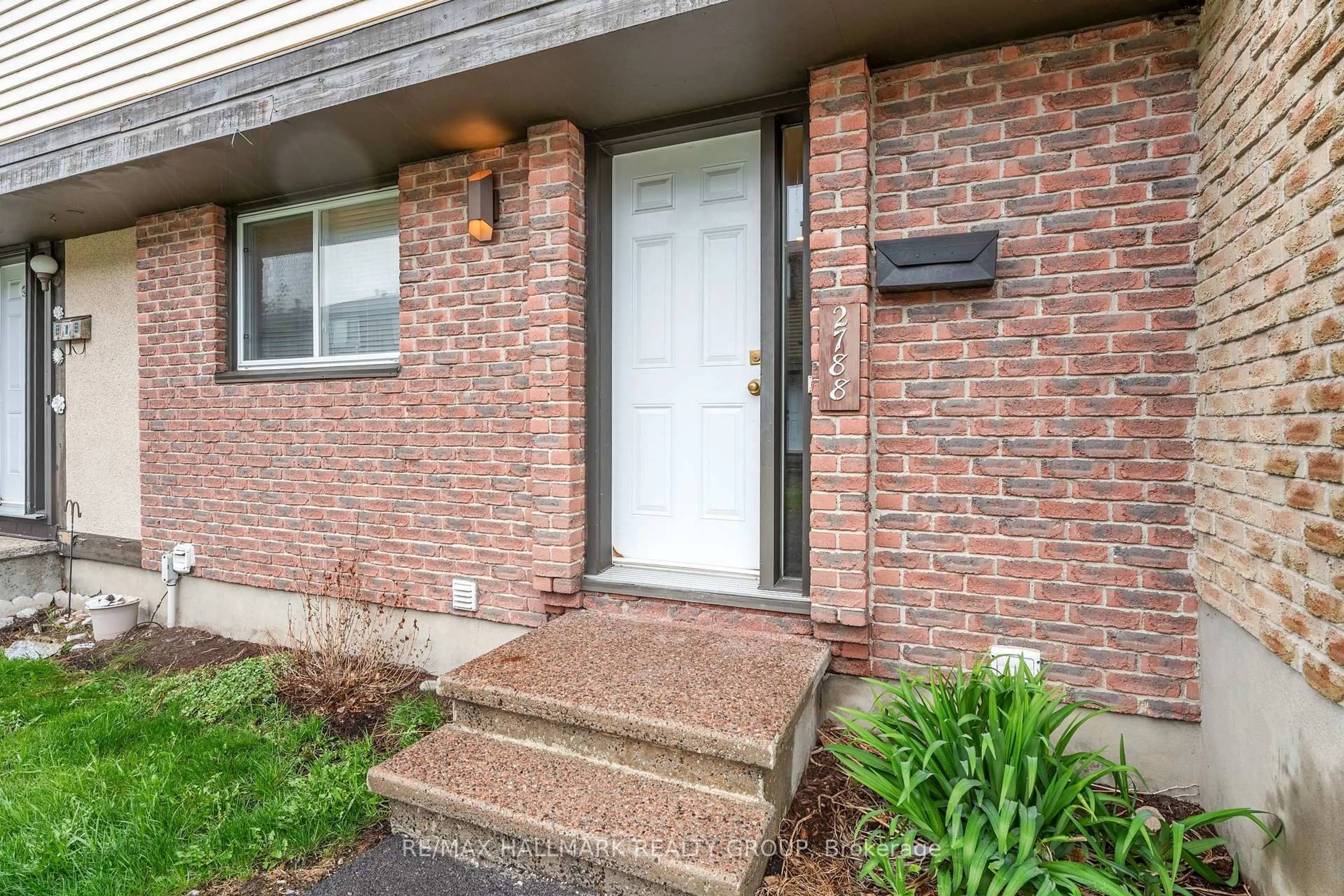 Indoor entryway for 2788 Pimlico Cres, Ottawa Ontario K1T 2A8