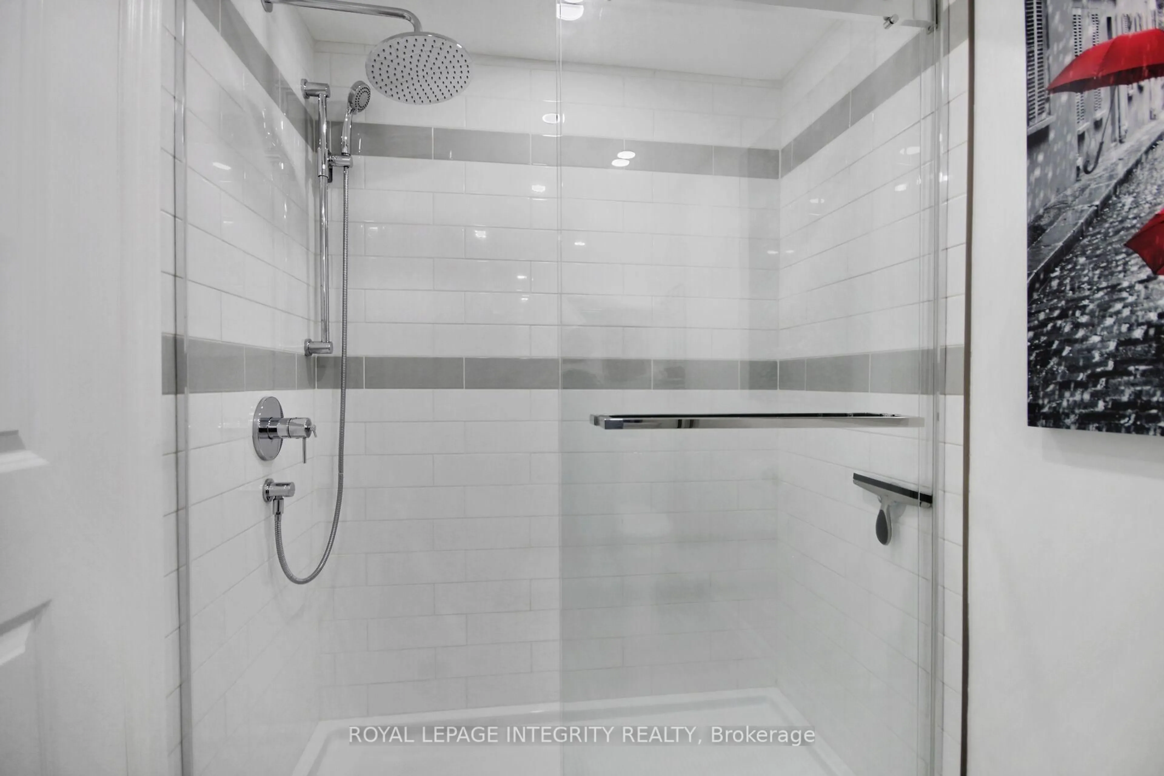 Standard bathroom, ceramic/tile floor for 1025 Grenon Ave #918, Ottawa Ontario K2B 8G8