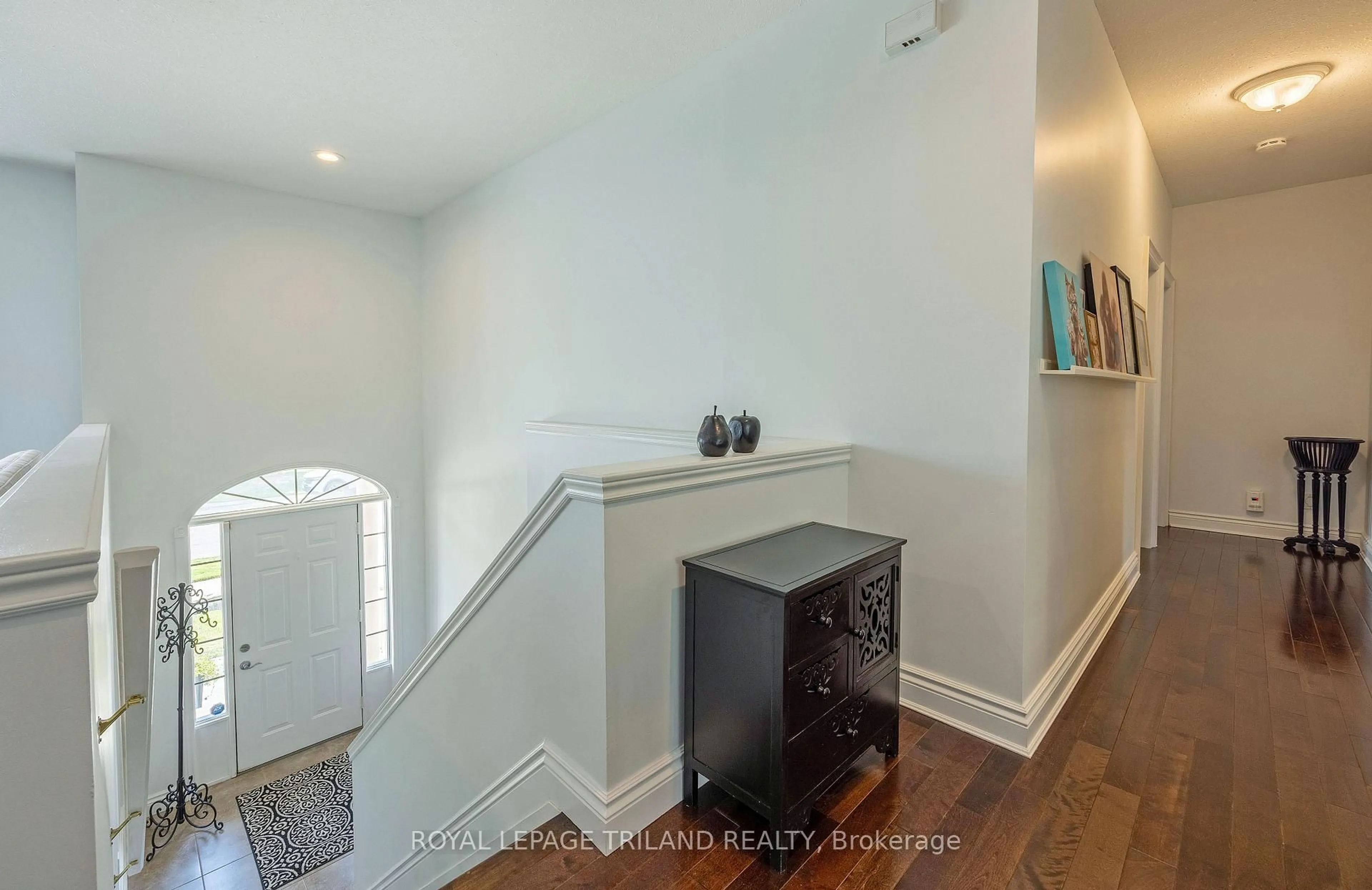 Indoor entryway for 780 WHITEHAVEN Cres, London North Ontario N6G 4V6