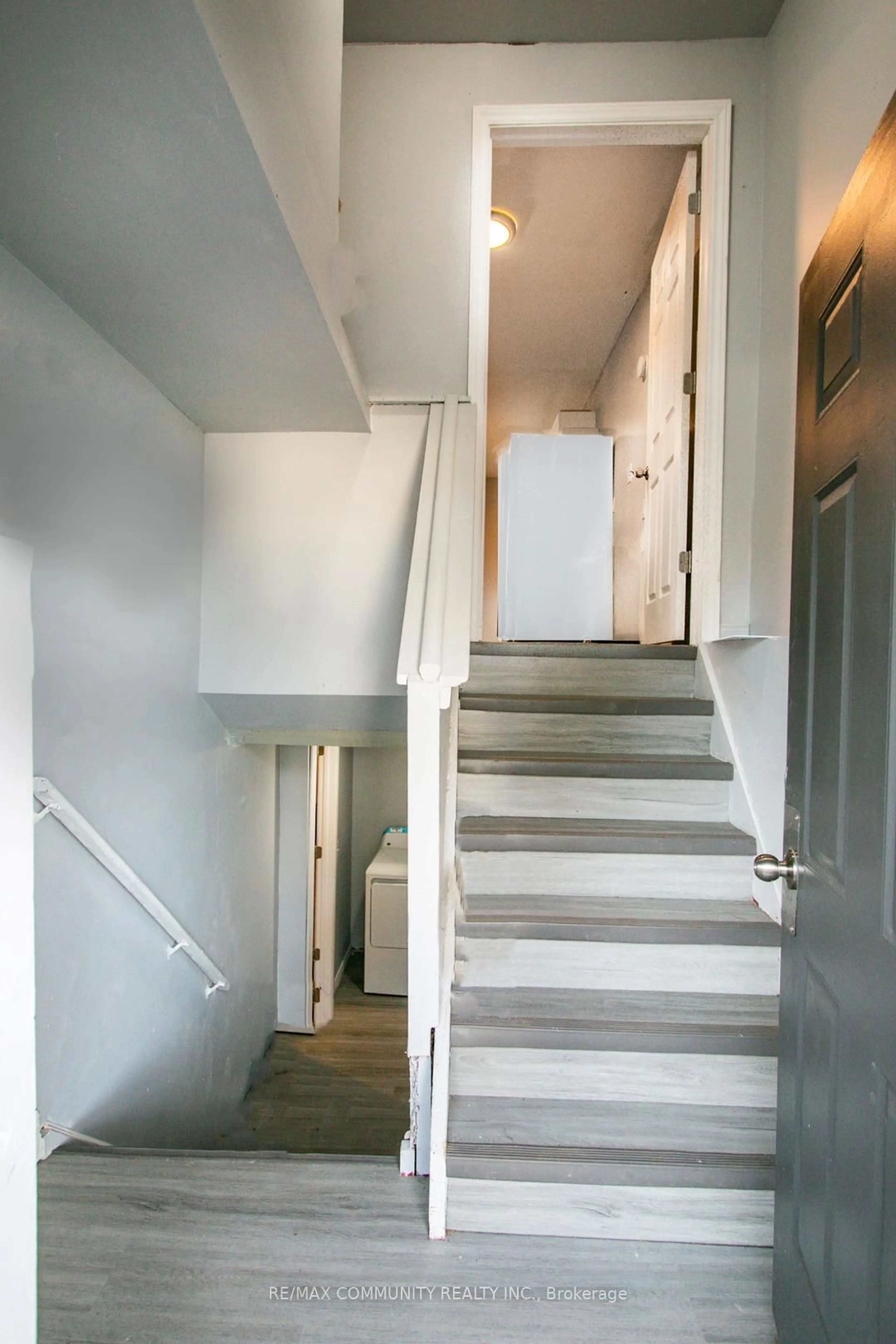 Stairs for 52 Hillside St, Belleville Ontario K8P 3R9