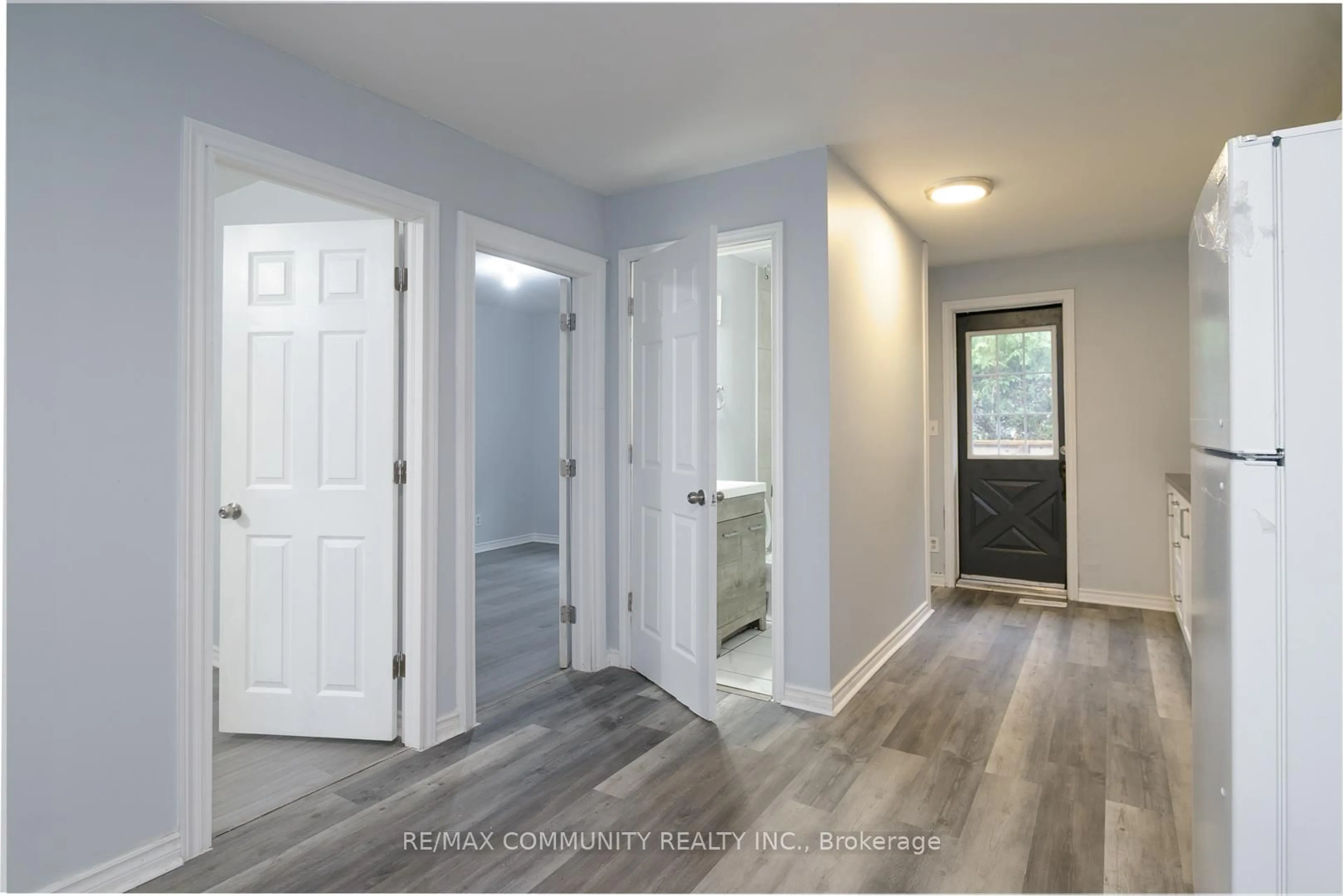 Indoor entryway for 52 Hillside St, Belleville Ontario K8P 3R9