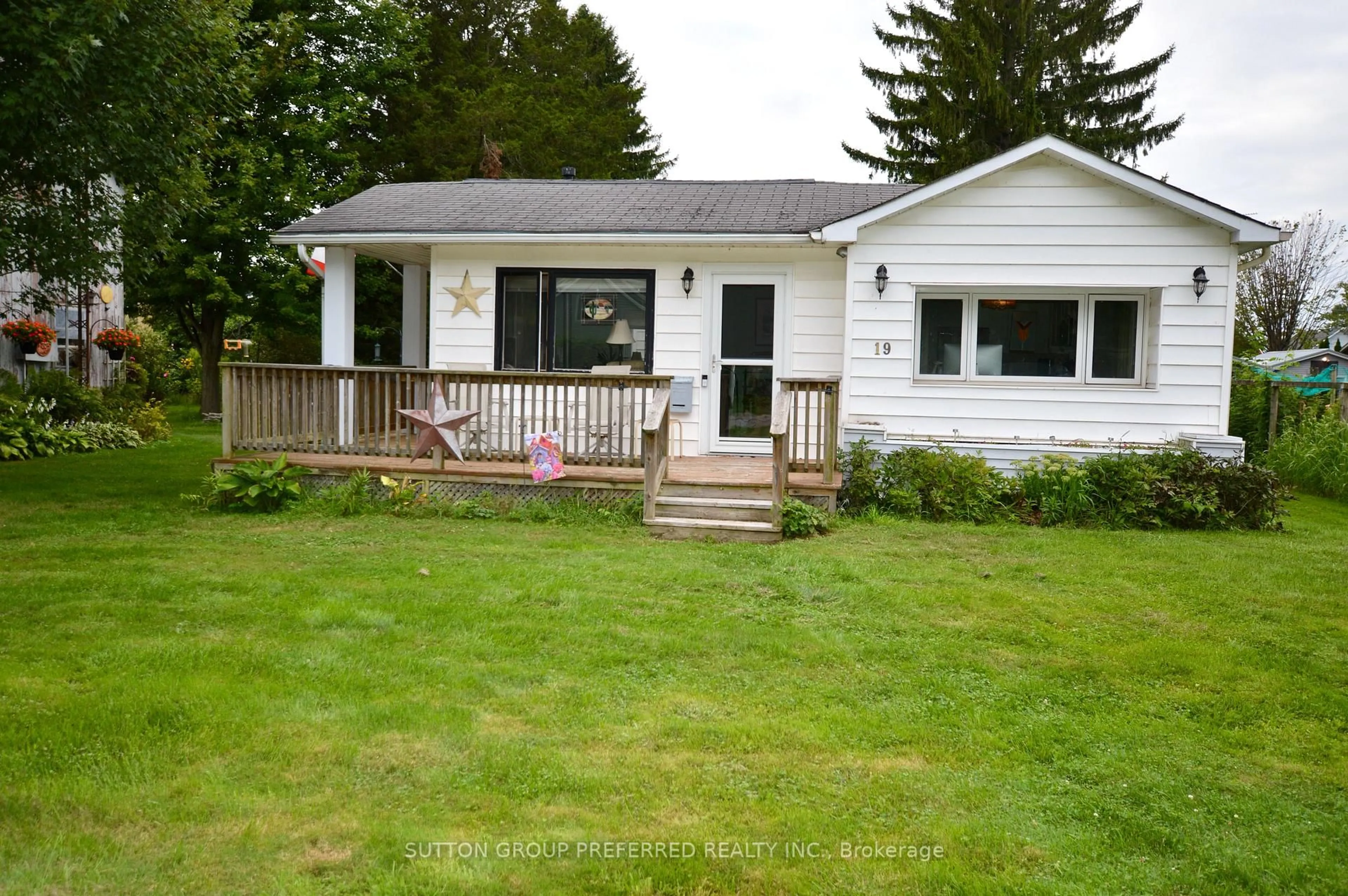 A pic from outside/outdoor area/front of a property/back of a property/a pic from drone, street for 19 Argyle St, Dutton/Dunwich Ontario N0L 2M0