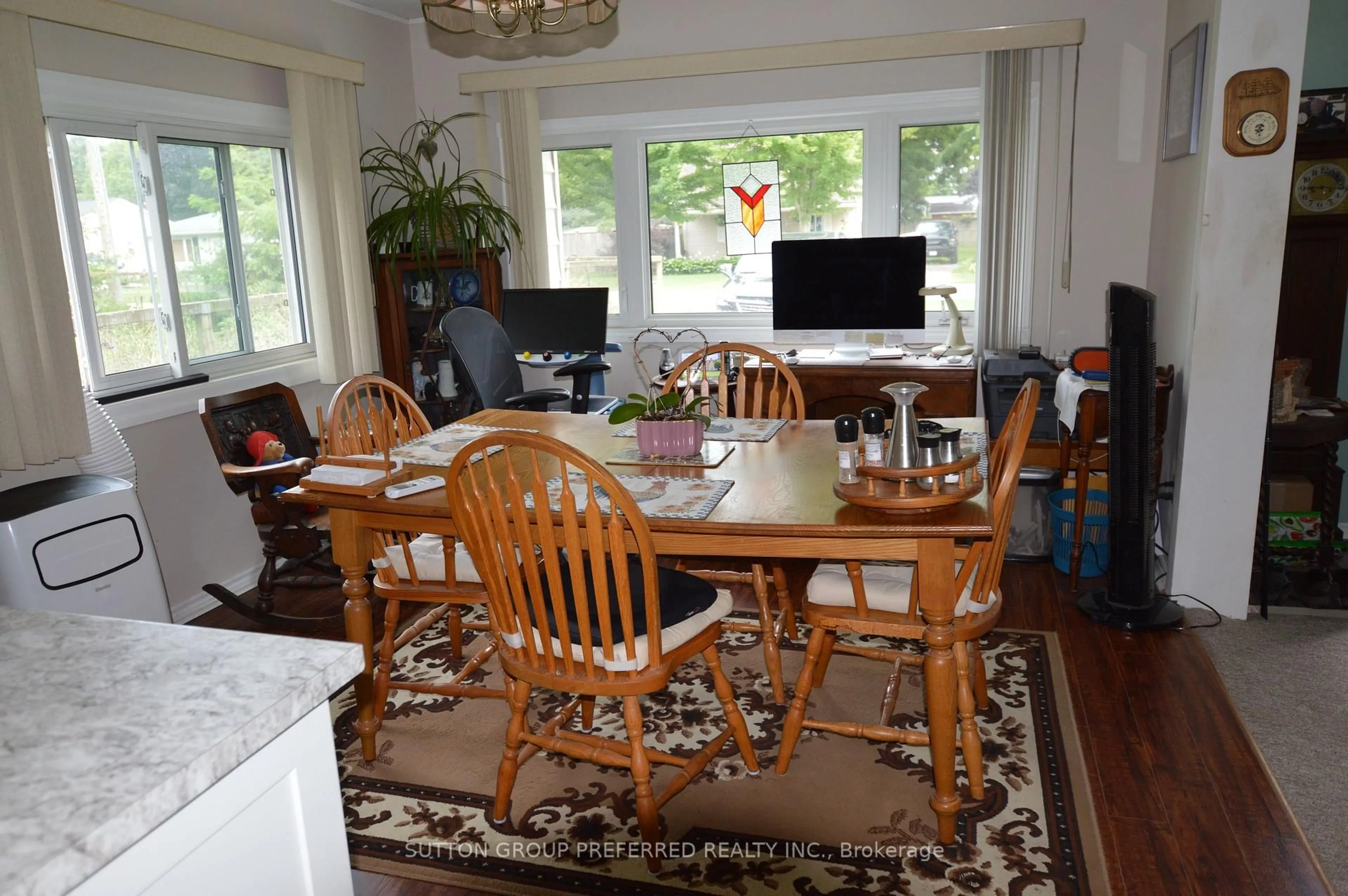 Dining room, wood/laminate floor for 19 Argyle St, Dutton/Dunwich Ontario N0L 2M0