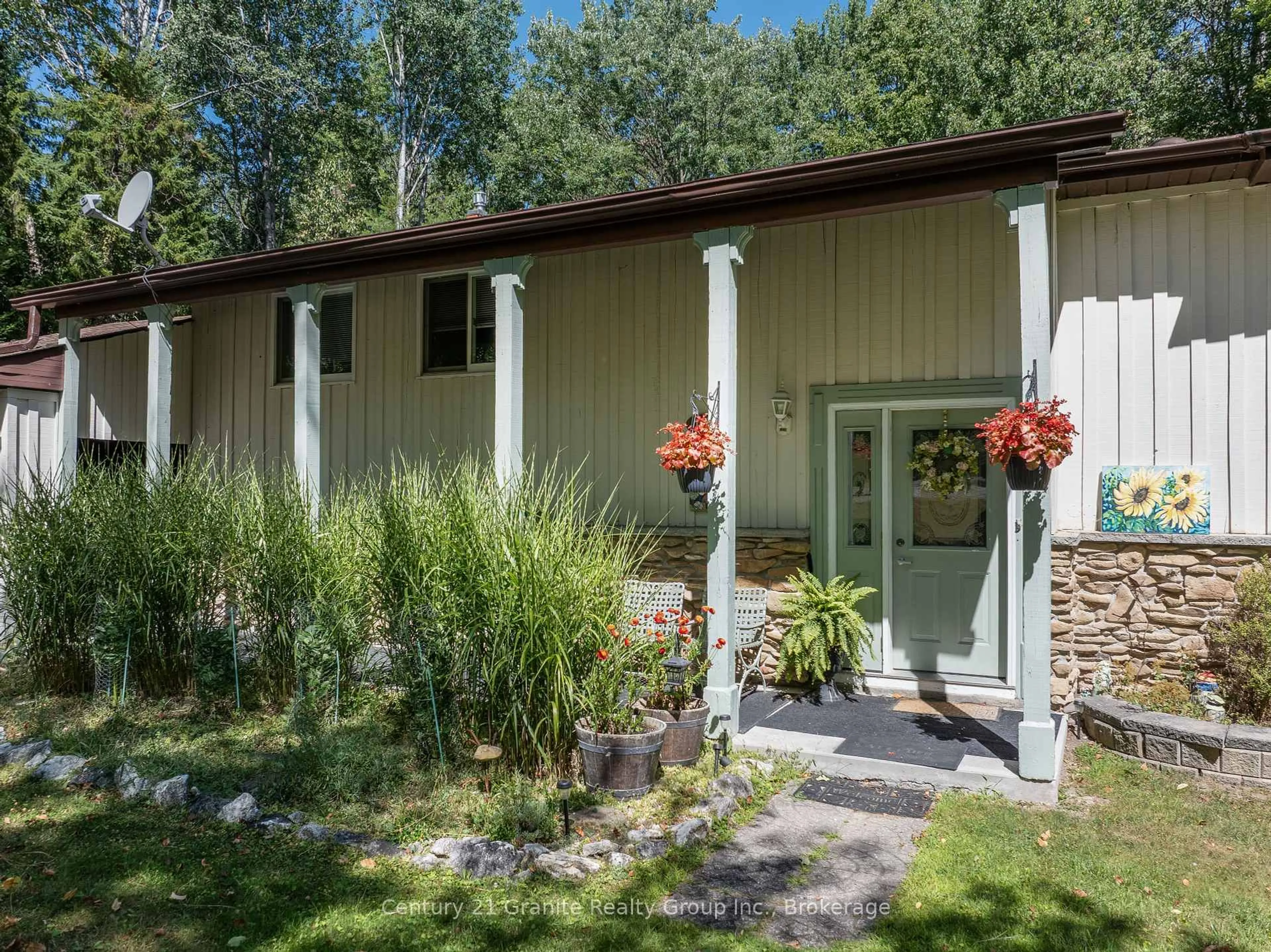 Home with vinyl exterior material, unknown for 179 Riverside Dr, Dysart et al Ontario K0M 1S0