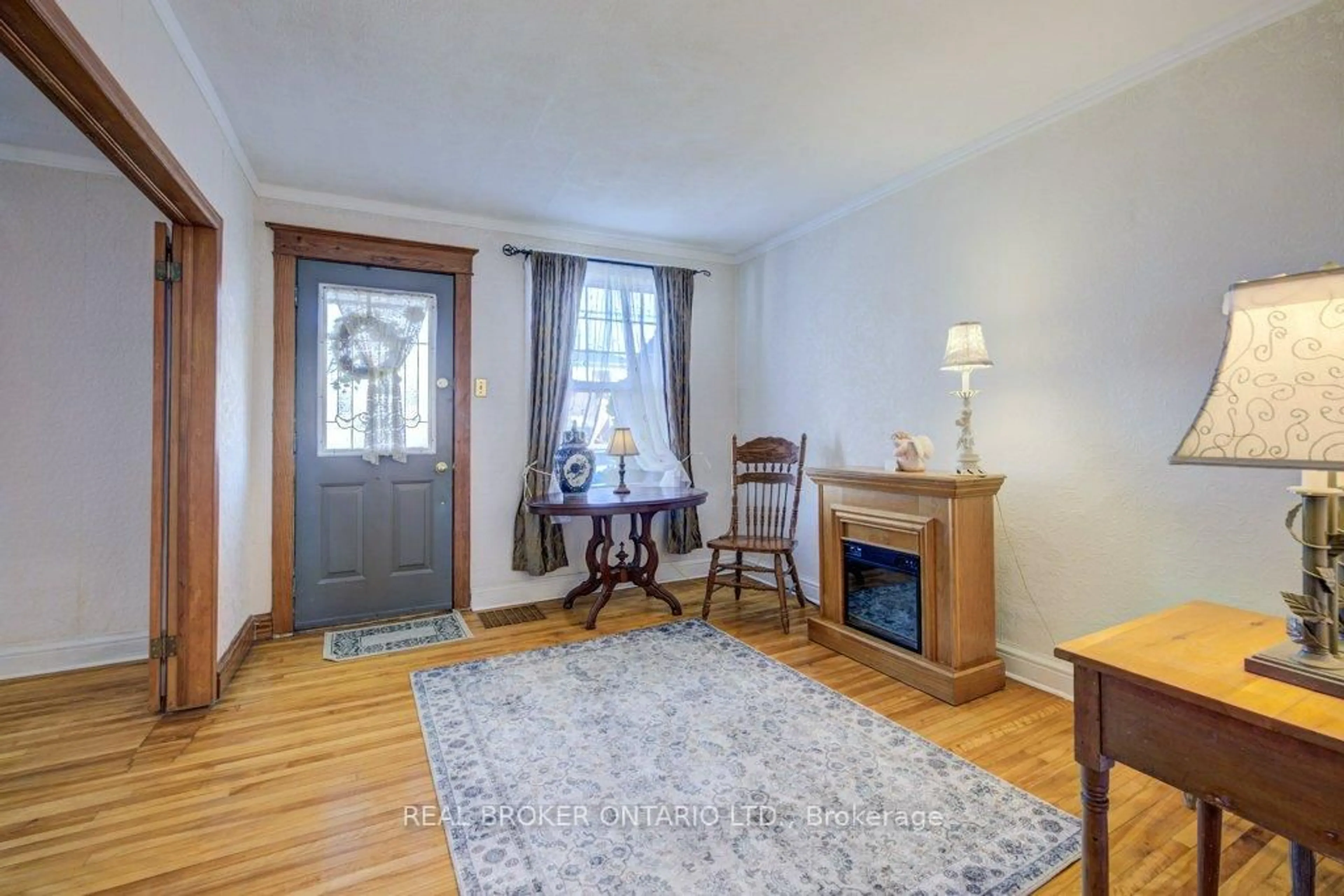Living room with furniture, unknown for 458 Upper Wentworth St, Hamilton Ontario L9A 4T7