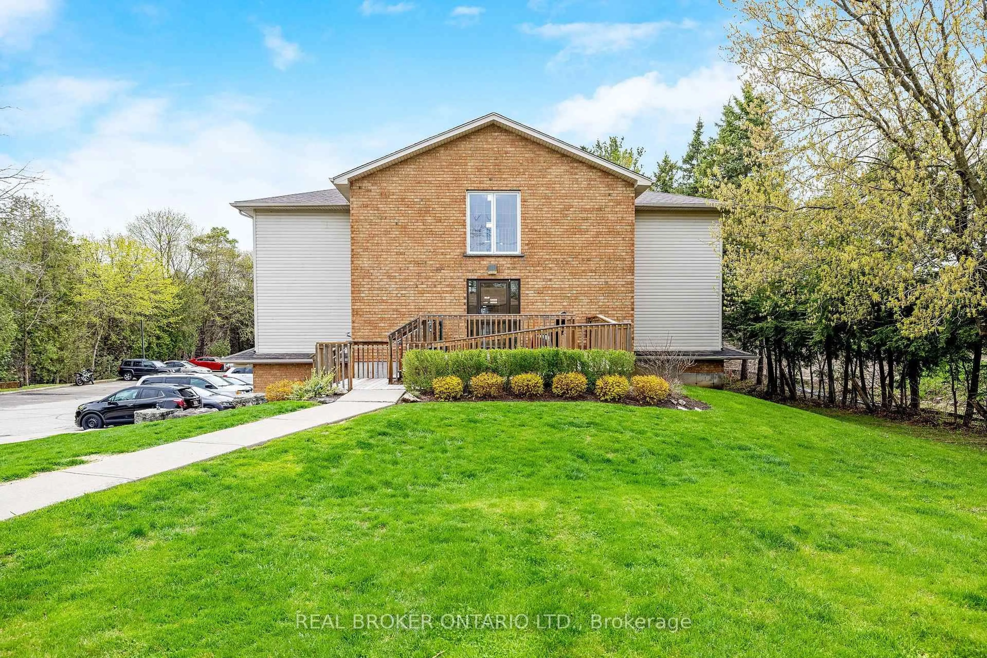 Home with brick exterior material, unknown for 264 Alma St #203, Guelph/Eramosa Ontario N0B 2K0