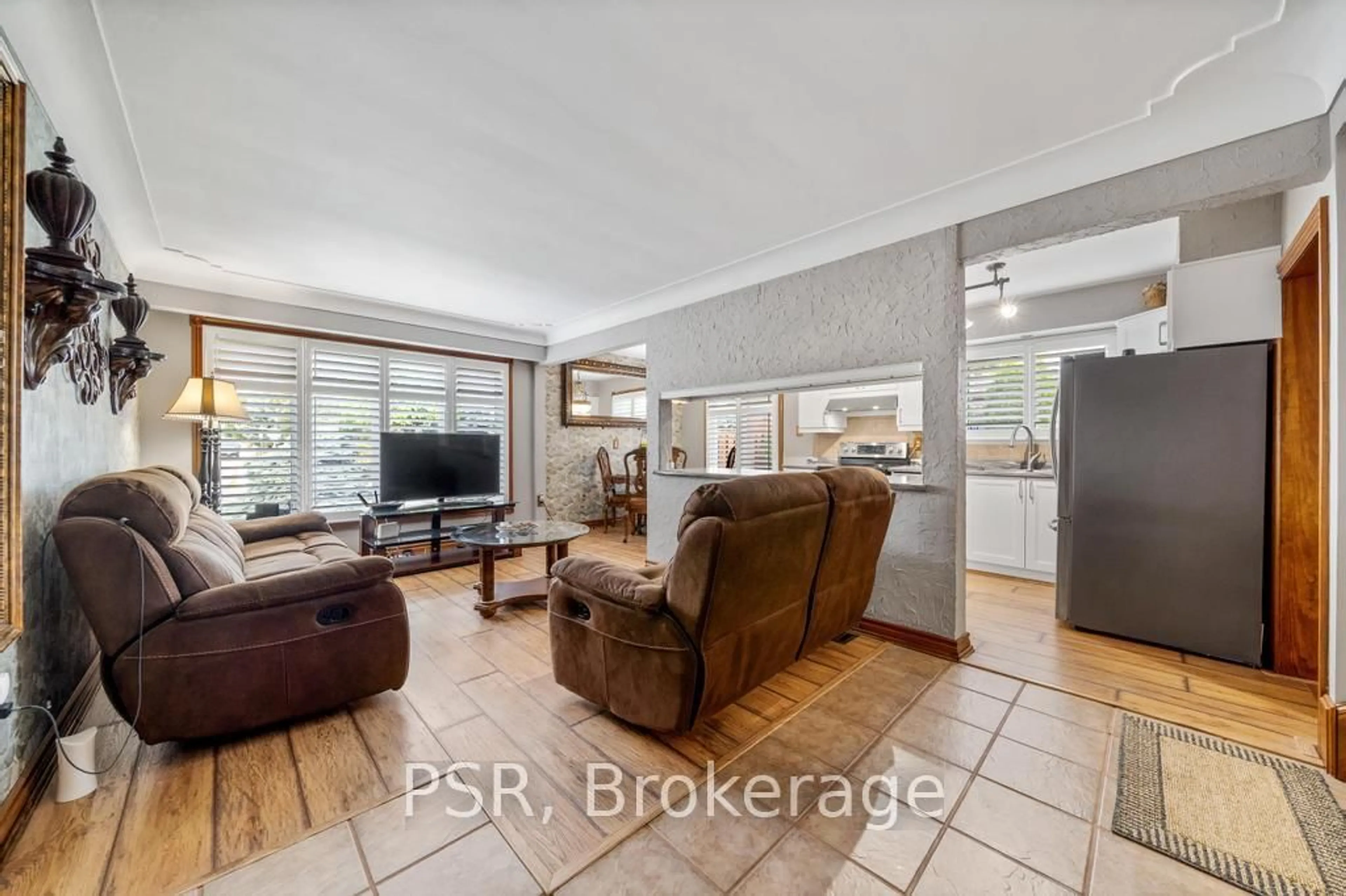 Open concept kitchen, unknown for 117 Sunrise Dr, Hamilton Ontario L8K 4C5