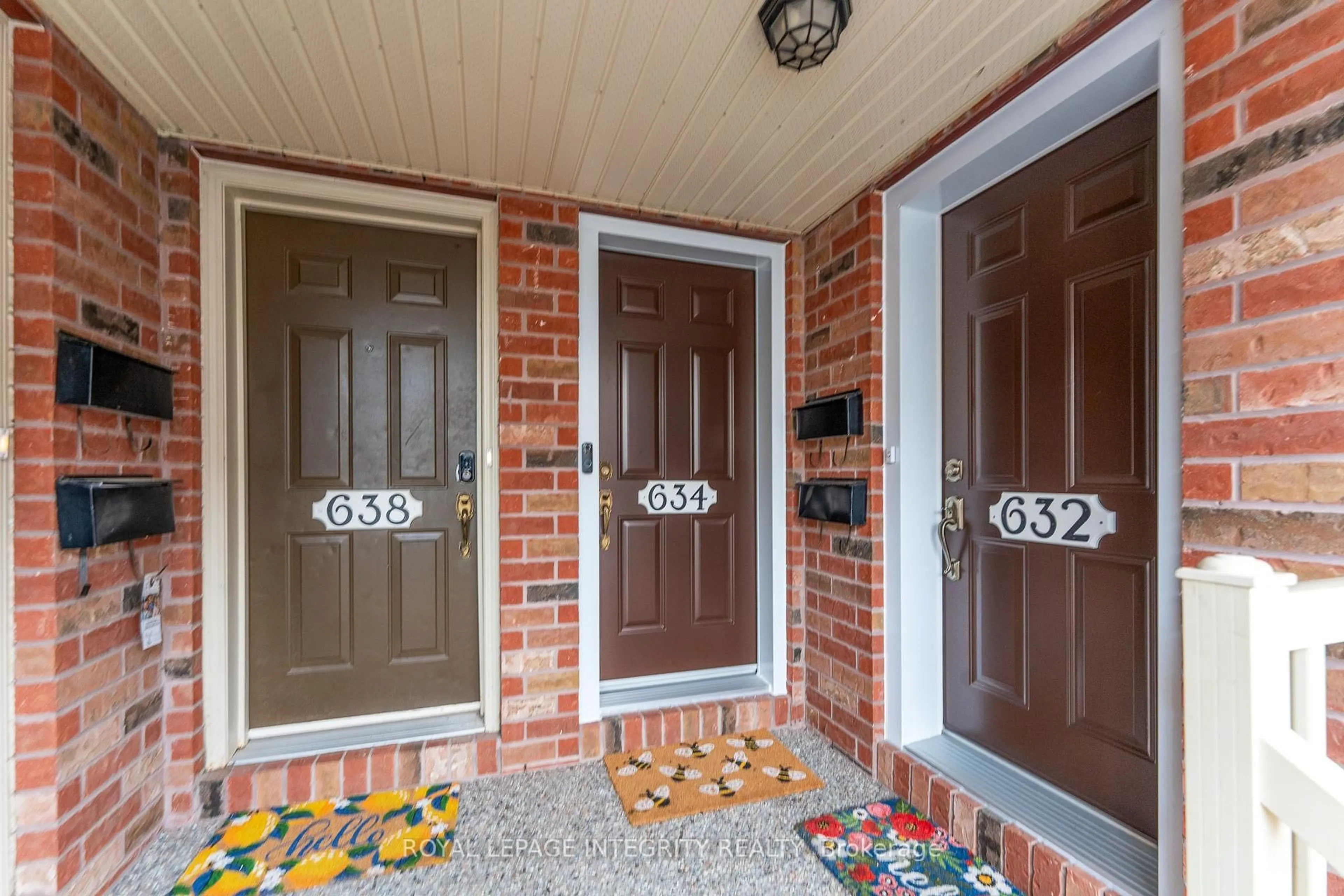 Indoor entryway for 632 Reardon Private, Ottawa Ontario K1V 2K9