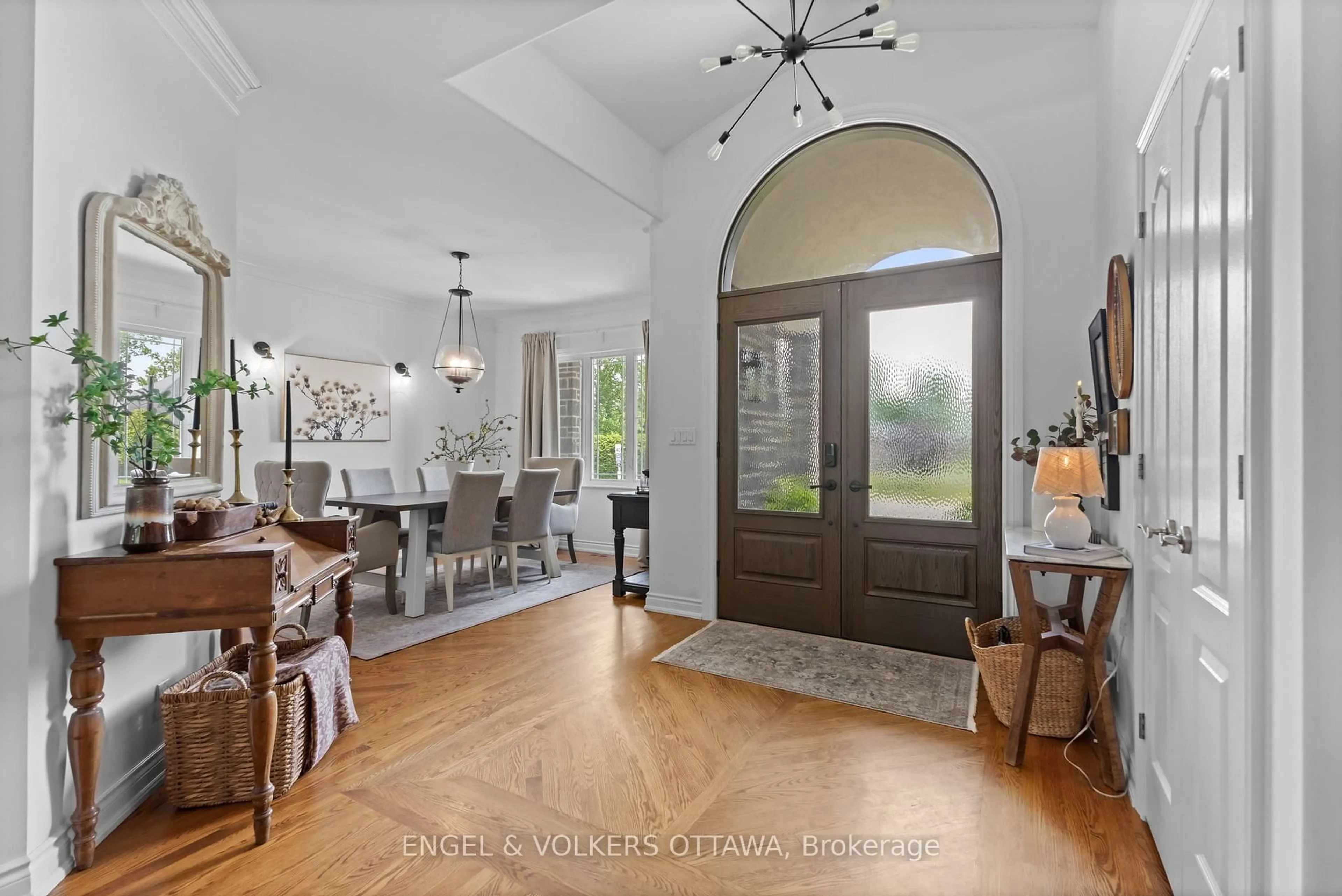 Indoor entryway for 6957 Lake Forest Walk, Greely Ontario K4P 0A3