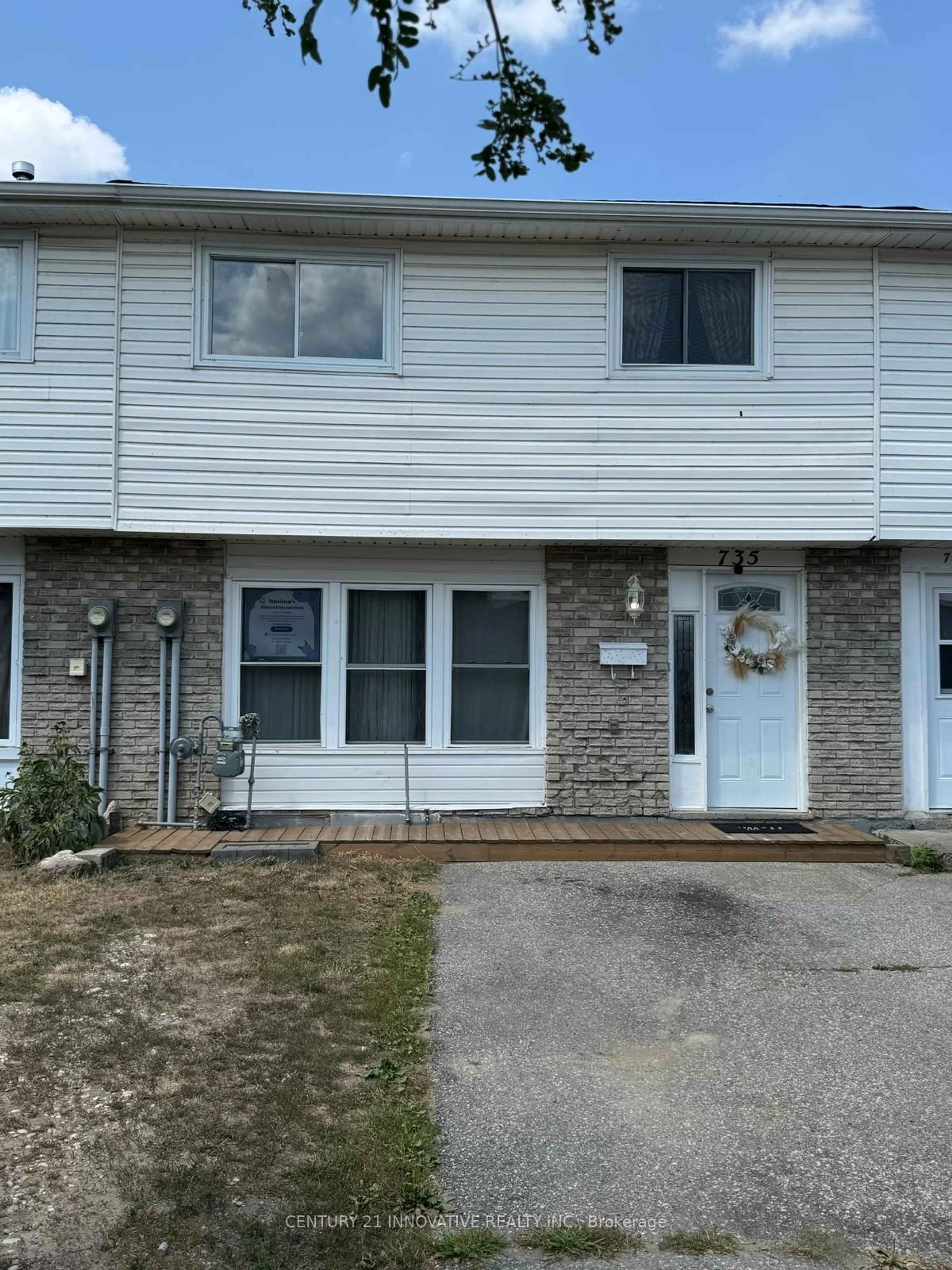 Home with vinyl exterior material, street for 735 Parkview Cres, Cambridge Ontario N3H 5A1