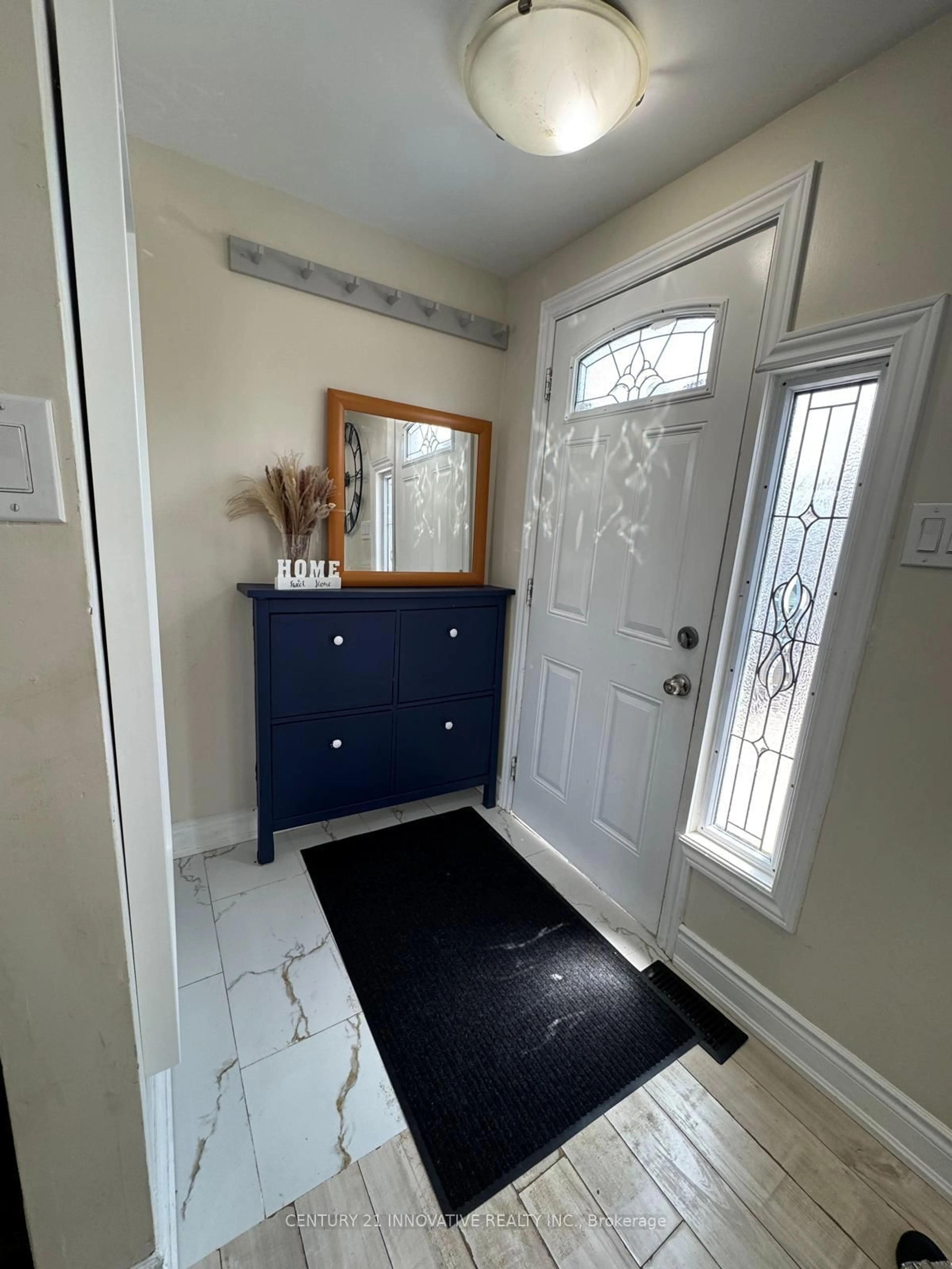 Indoor entryway for 735 Parkview Cres, Cambridge Ontario N3H 5A1