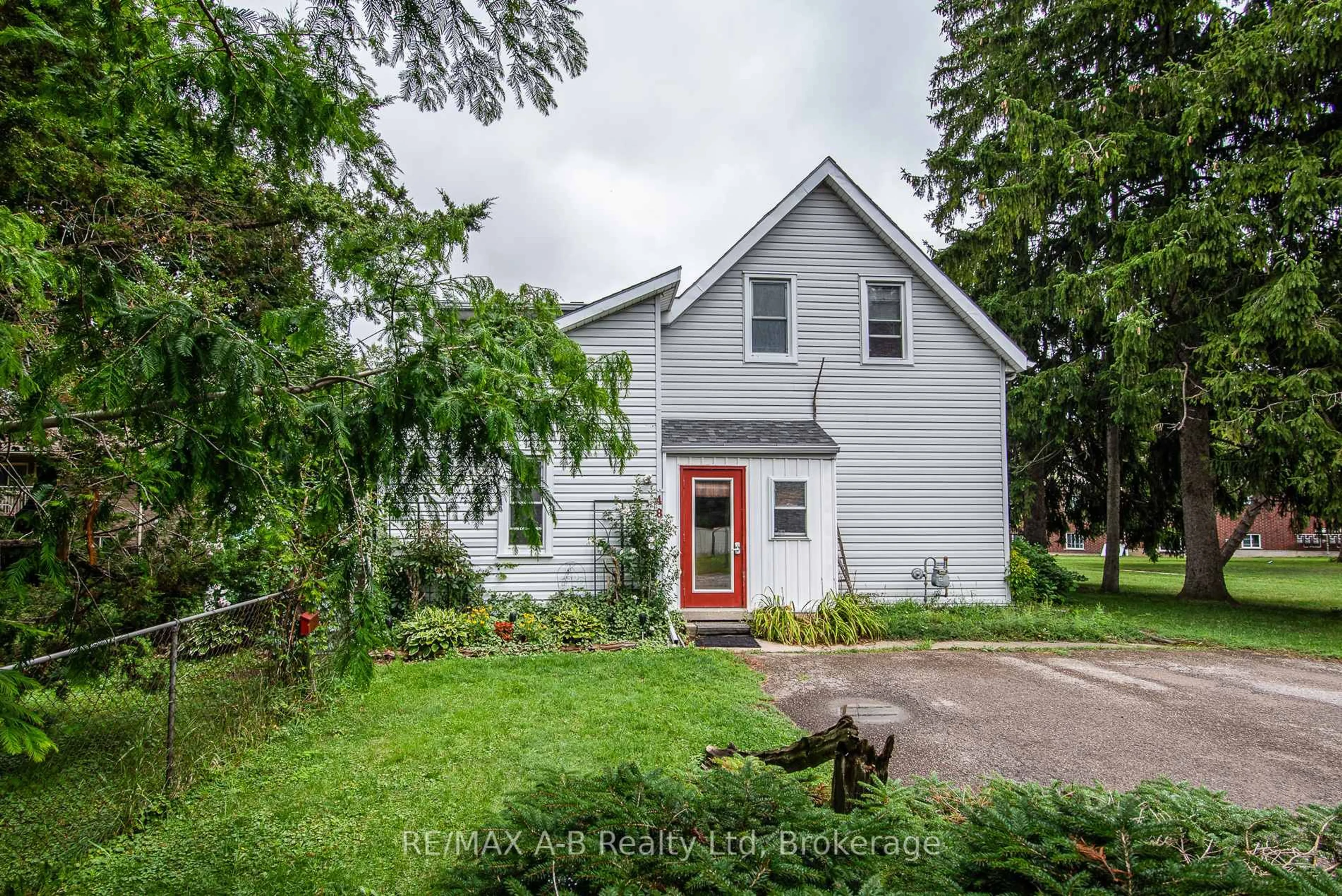 A pic from outside/outdoor area/front of a property/back of a property/a pic from drone, street for 48 Franklin Dr, Stratford Ontario N5A 5P2