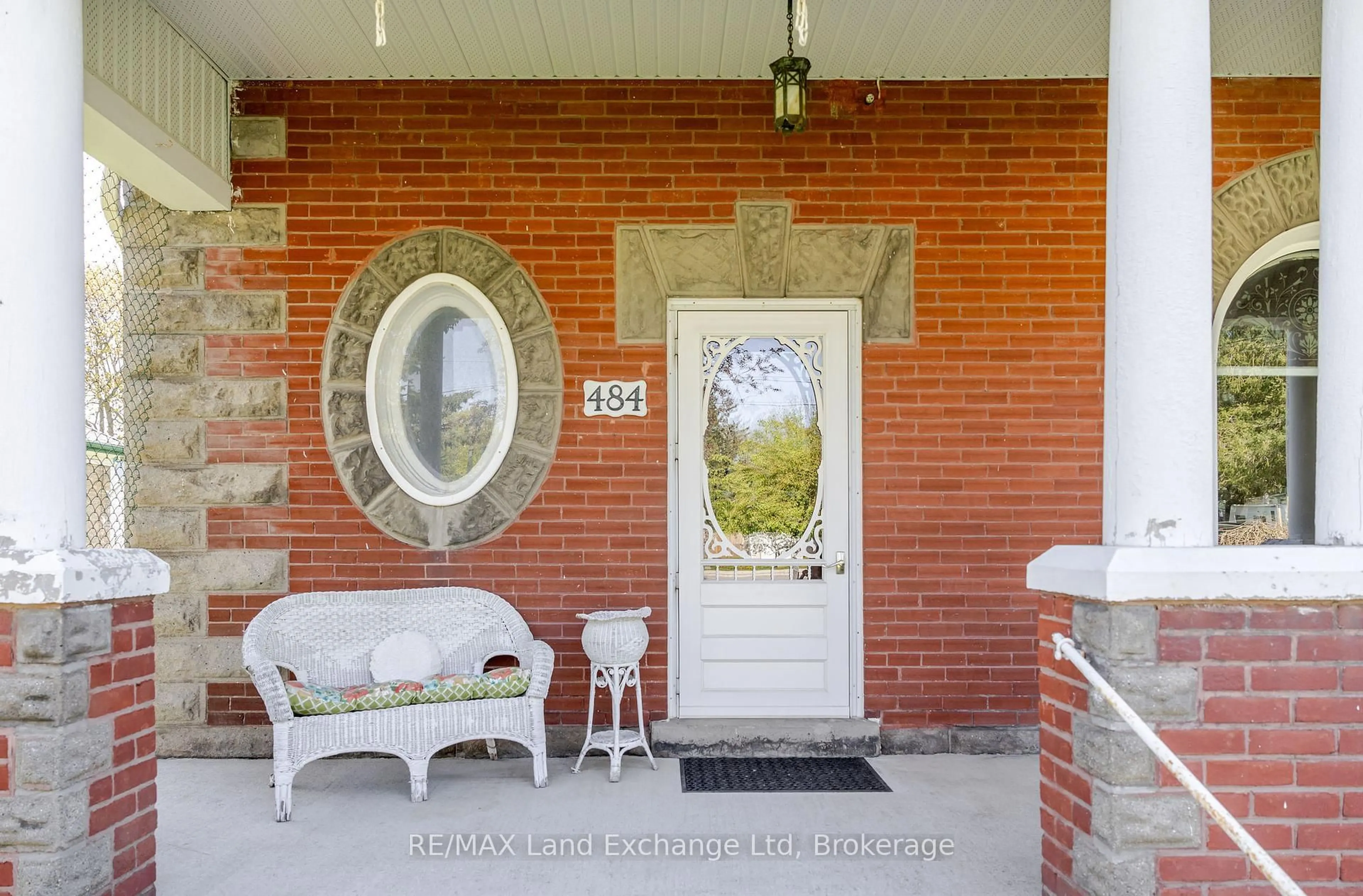 Indoor entryway for 484 Queen St, North Huron Ontario N0M 1H0
