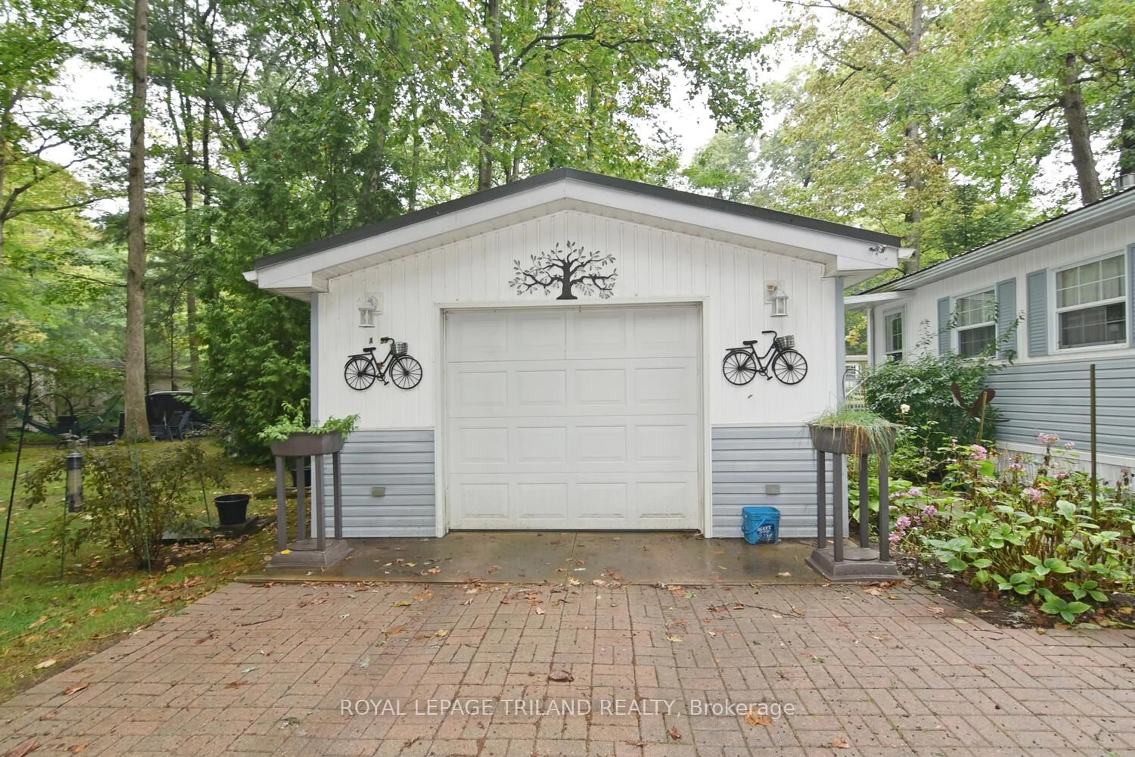 Indoor garage for 9910 NORTHVILLE Cres #A39, Lambton Shores Ontario N0M 2N0