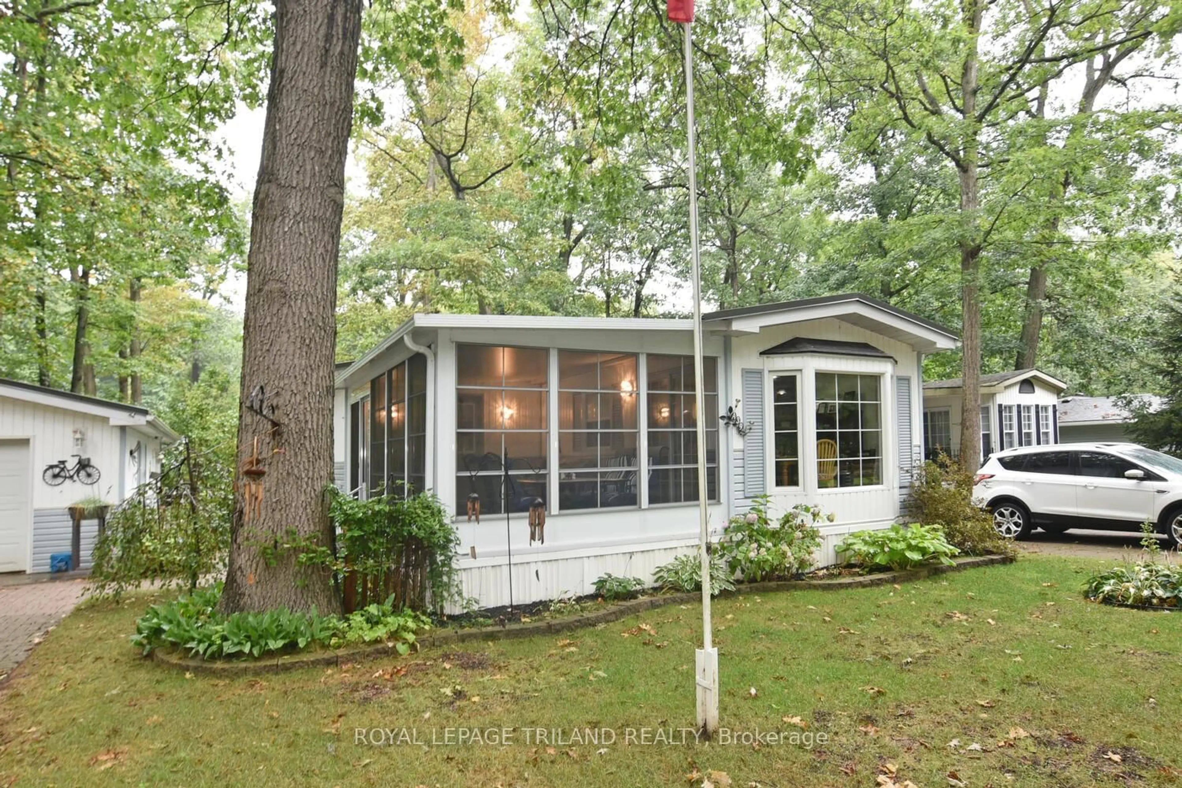 Home with vinyl exterior material, unknown for 9910 NORTHVILLE Cres #A39, Lambton Shores Ontario N0M 2N0
