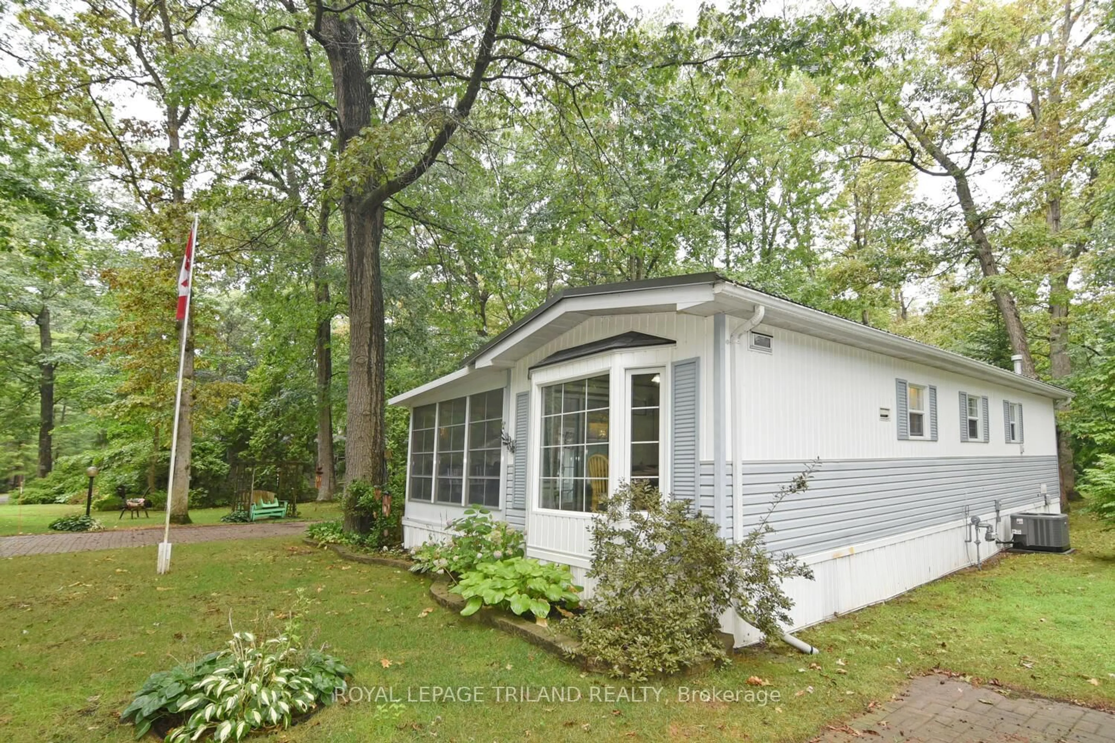 Home with vinyl exterior material, unknown for 9910 NORTHVILLE Cres #A39, Lambton Shores Ontario N0M 2N0