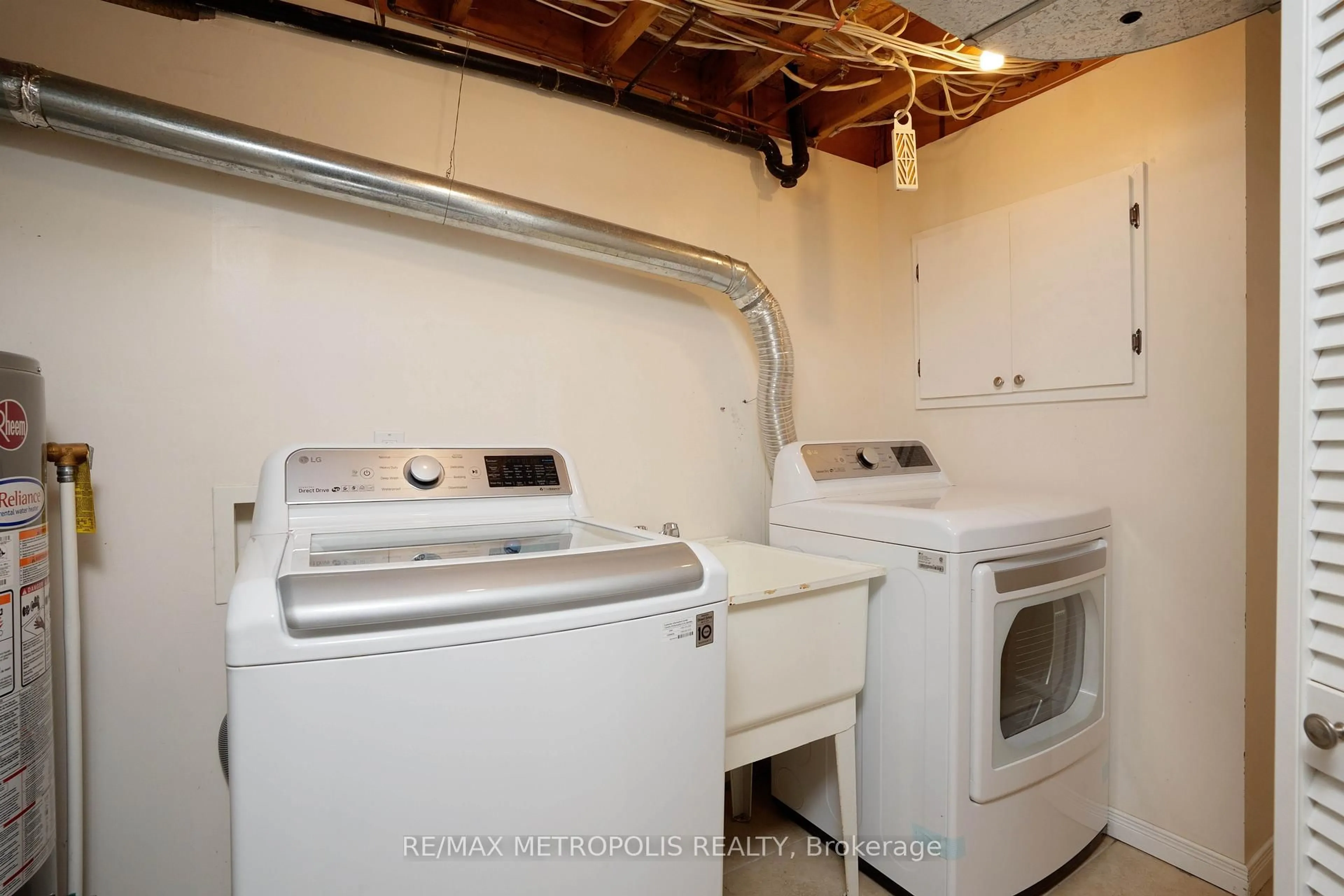 Laundry room for 2 Royalwood Crt #59, Hamilton Ontario L8E 4Z1