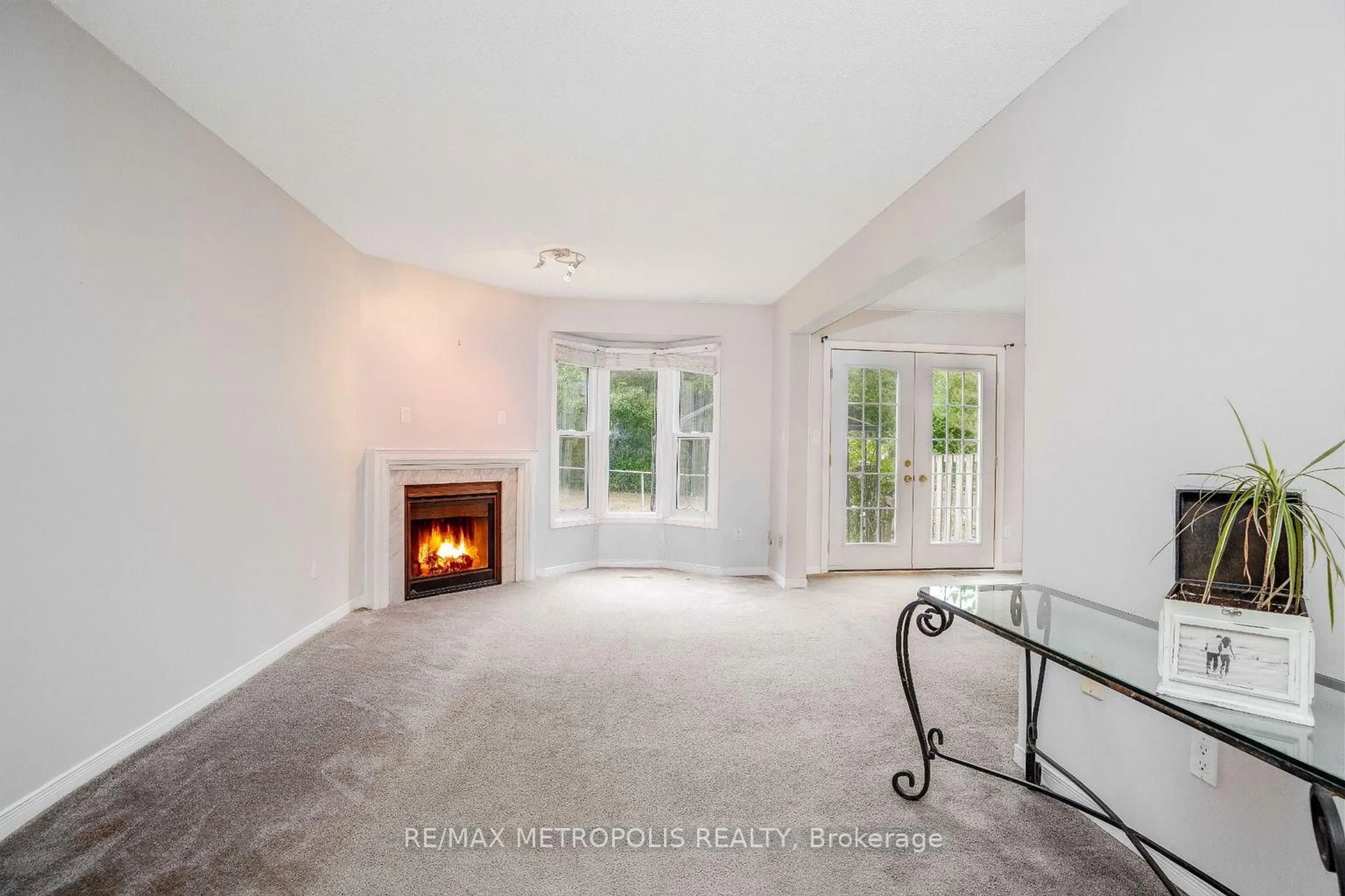 A pic of a room for 2 Royalwood Crt #59, Hamilton Ontario L8E 4Z1
