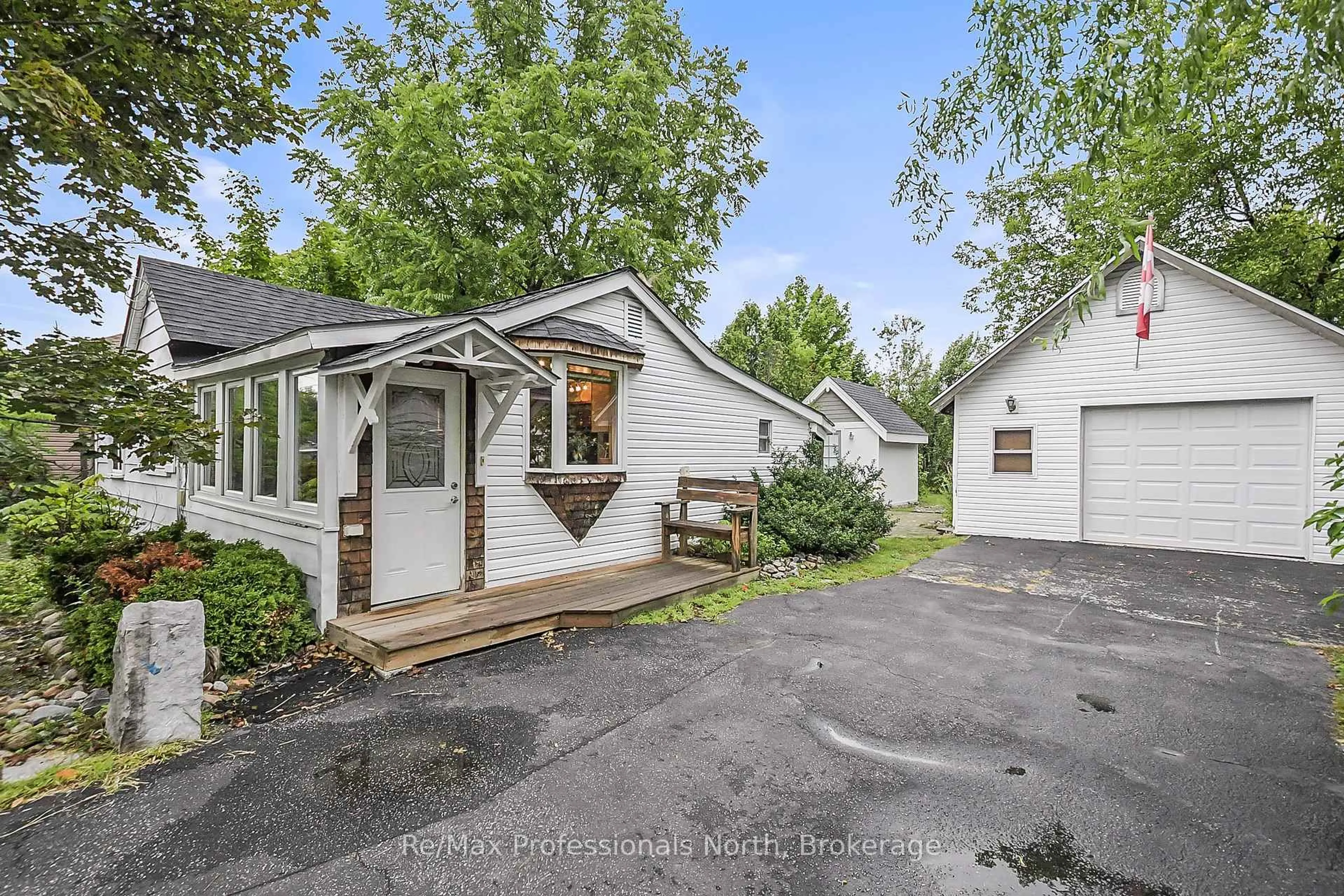 Unknown for 520 FIRST St, Gravenhurst Ontario P1P 1B9