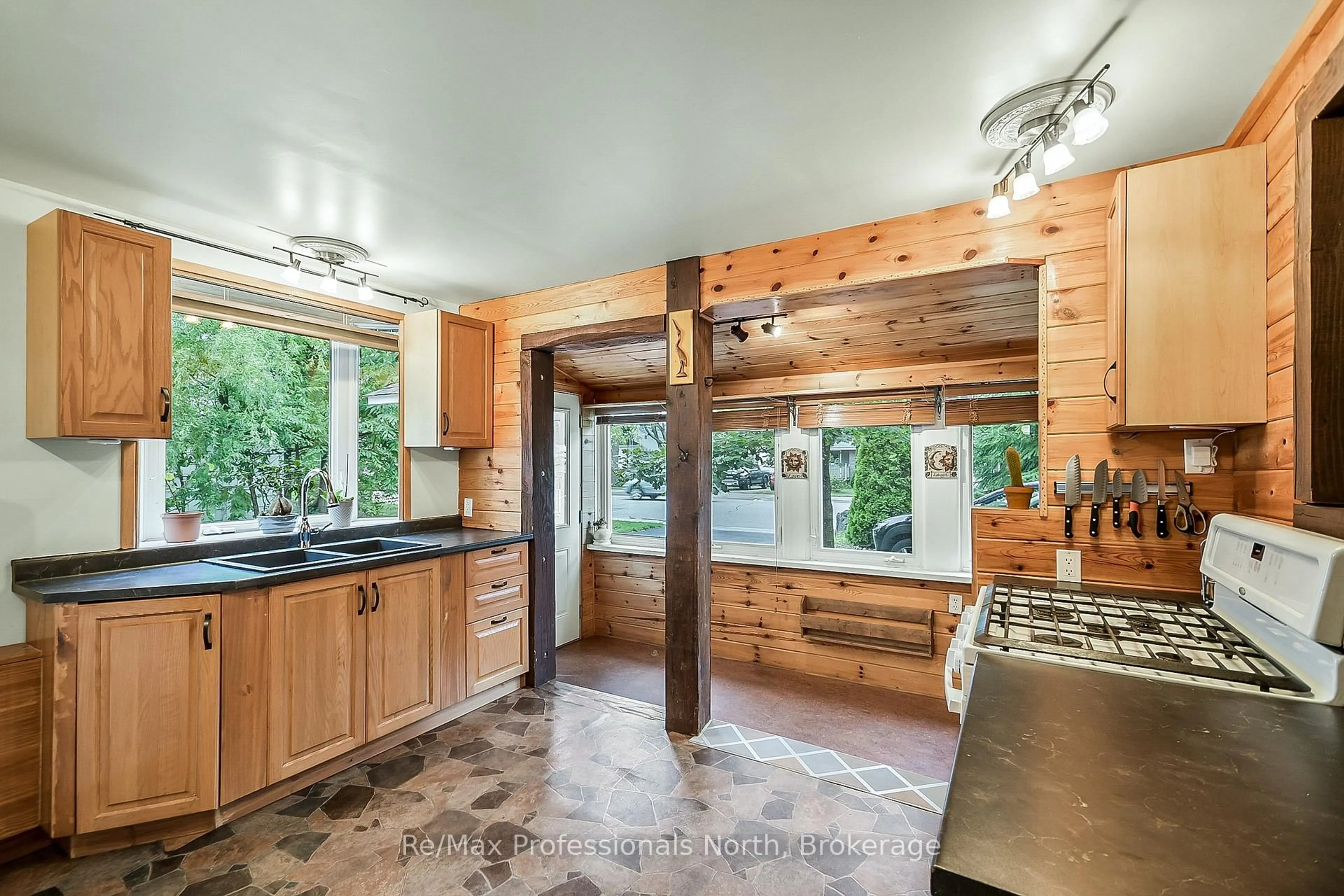 Rustic kitchen, ceramic/tile floor for 520 FIRST St, Gravenhurst Ontario P1P 1B9
