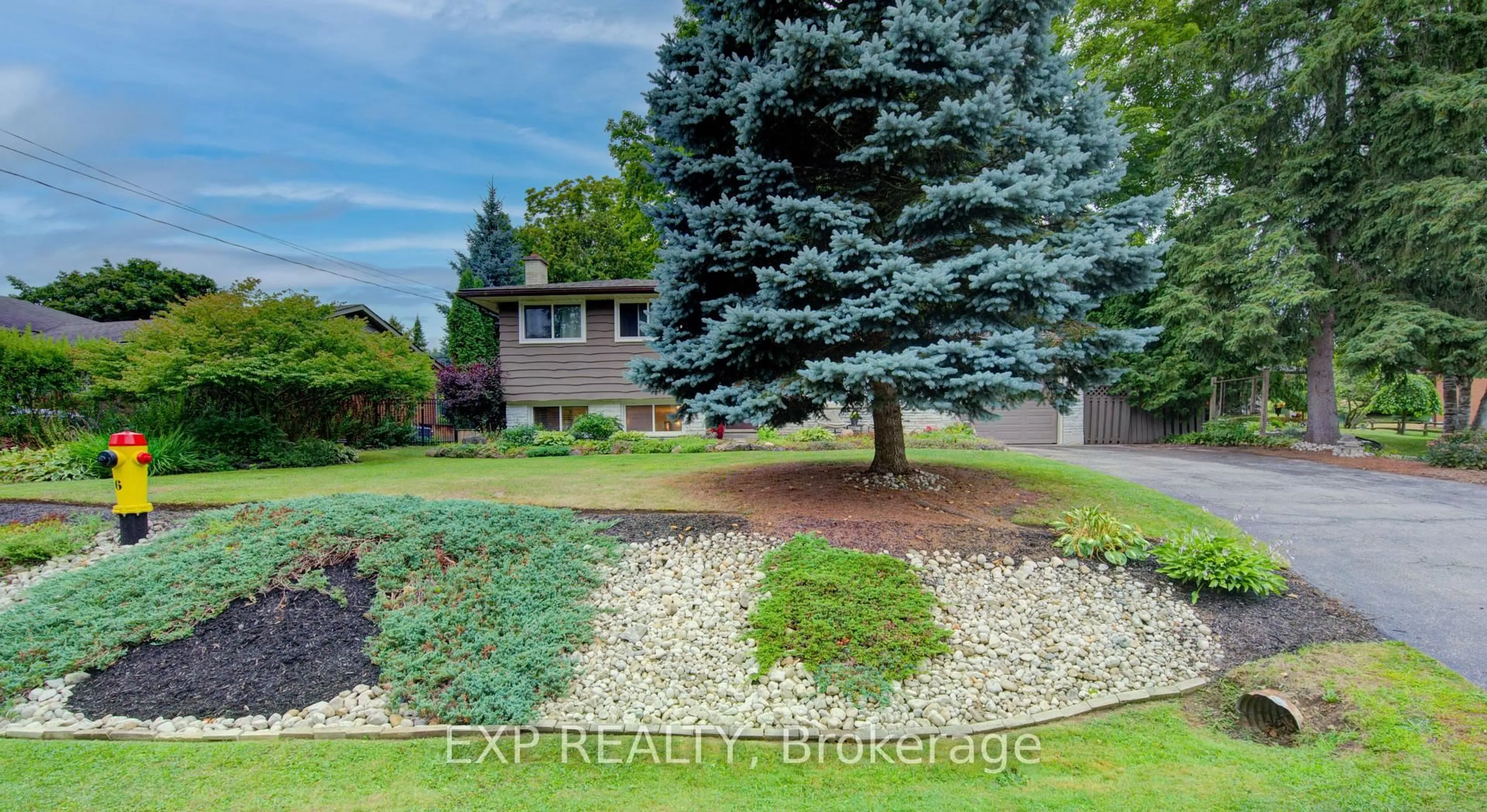 A pic from outside/outdoor area/front of a property/back of a property/a pic from drone, unknown for 47 Hillcrest Lane, Kitchener Ontario N2K 1S9