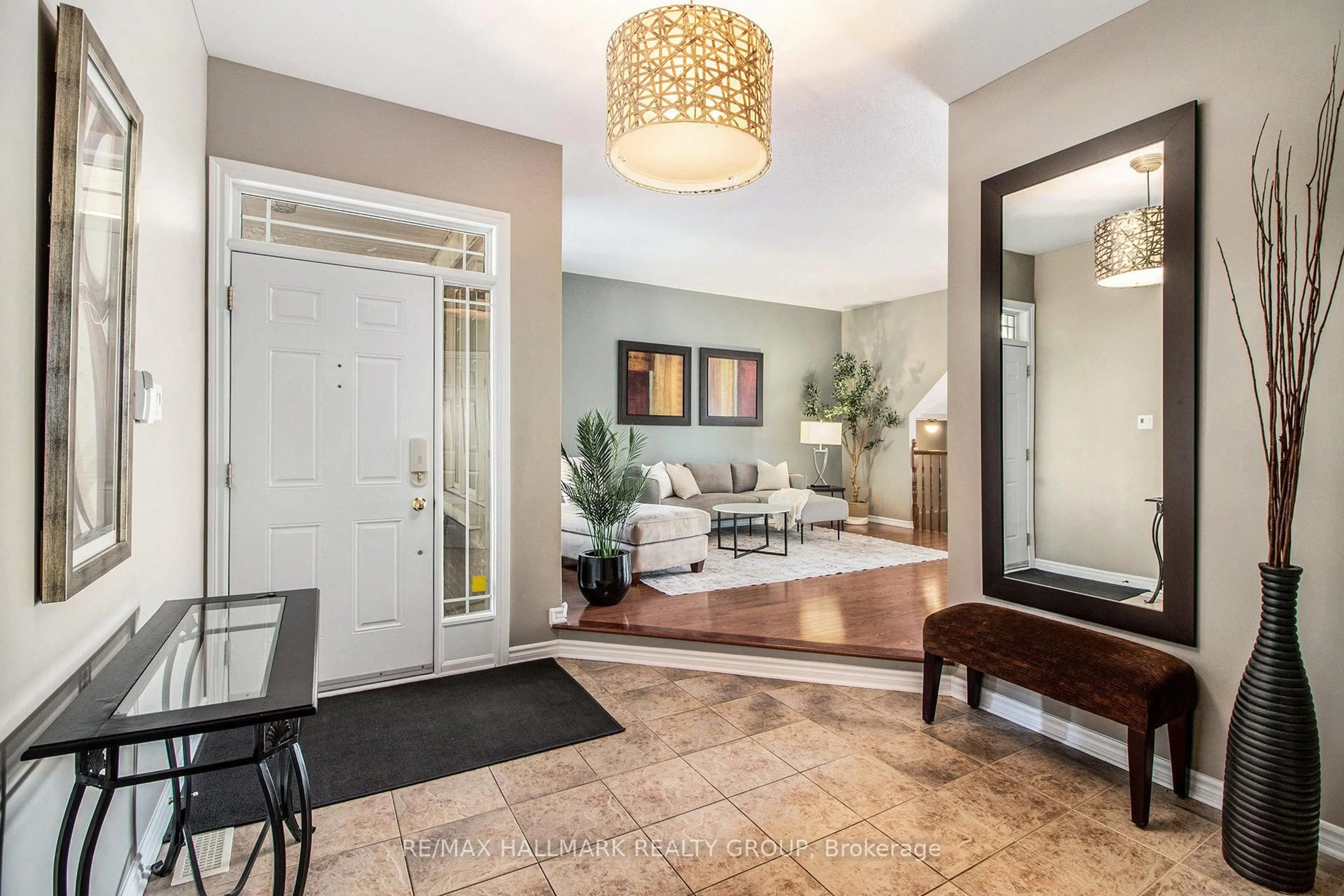 Indoor entryway for 280 Trail Side Circ, Ottawa Ontario K4A 5B1