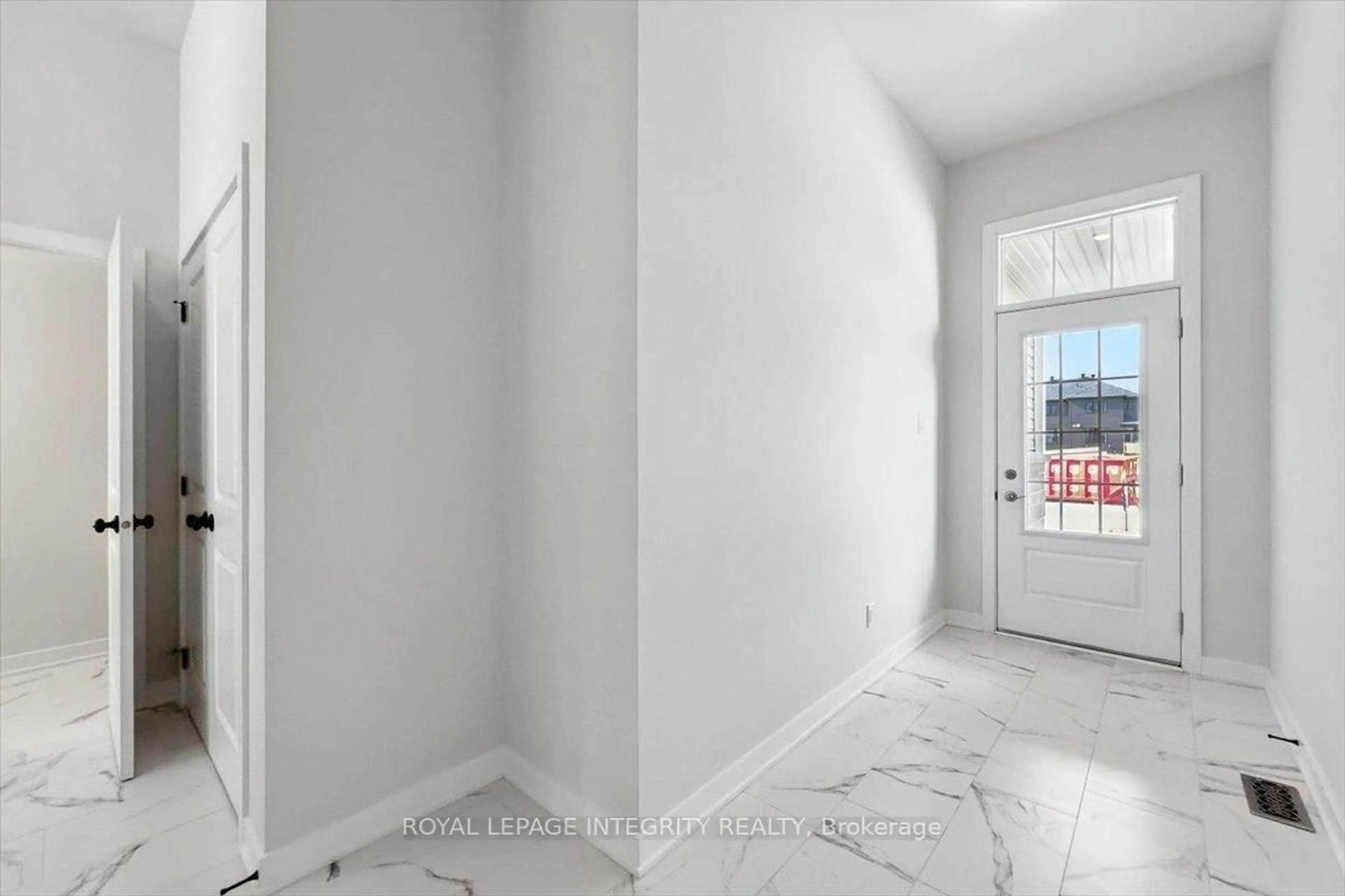 Indoor entryway for 217 Massalia Cres, Orleans Ontario K4A 5R1