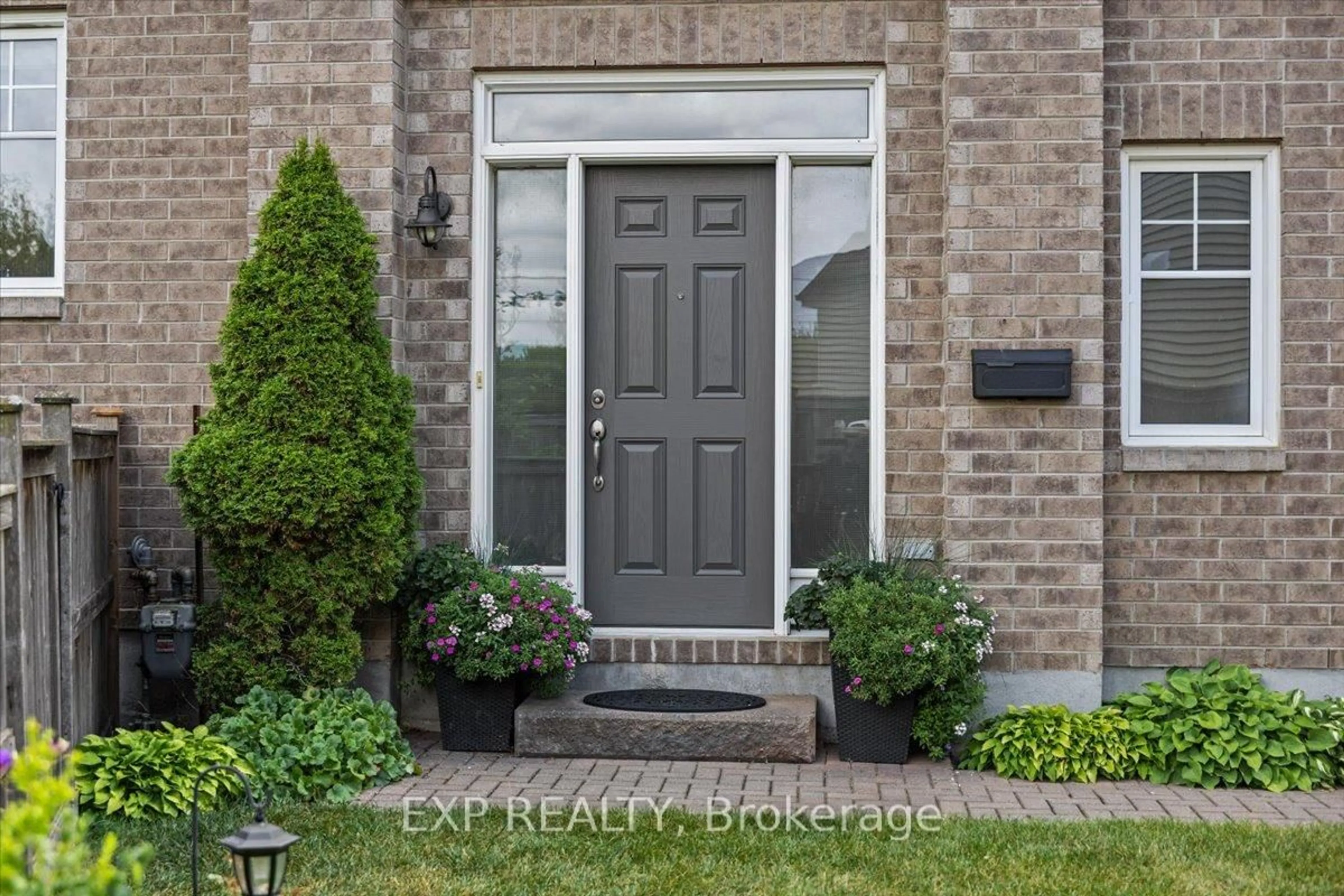 Indoor entryway for 176 Flat Sedge Cres, Ottawa Ontario K1T 0G9