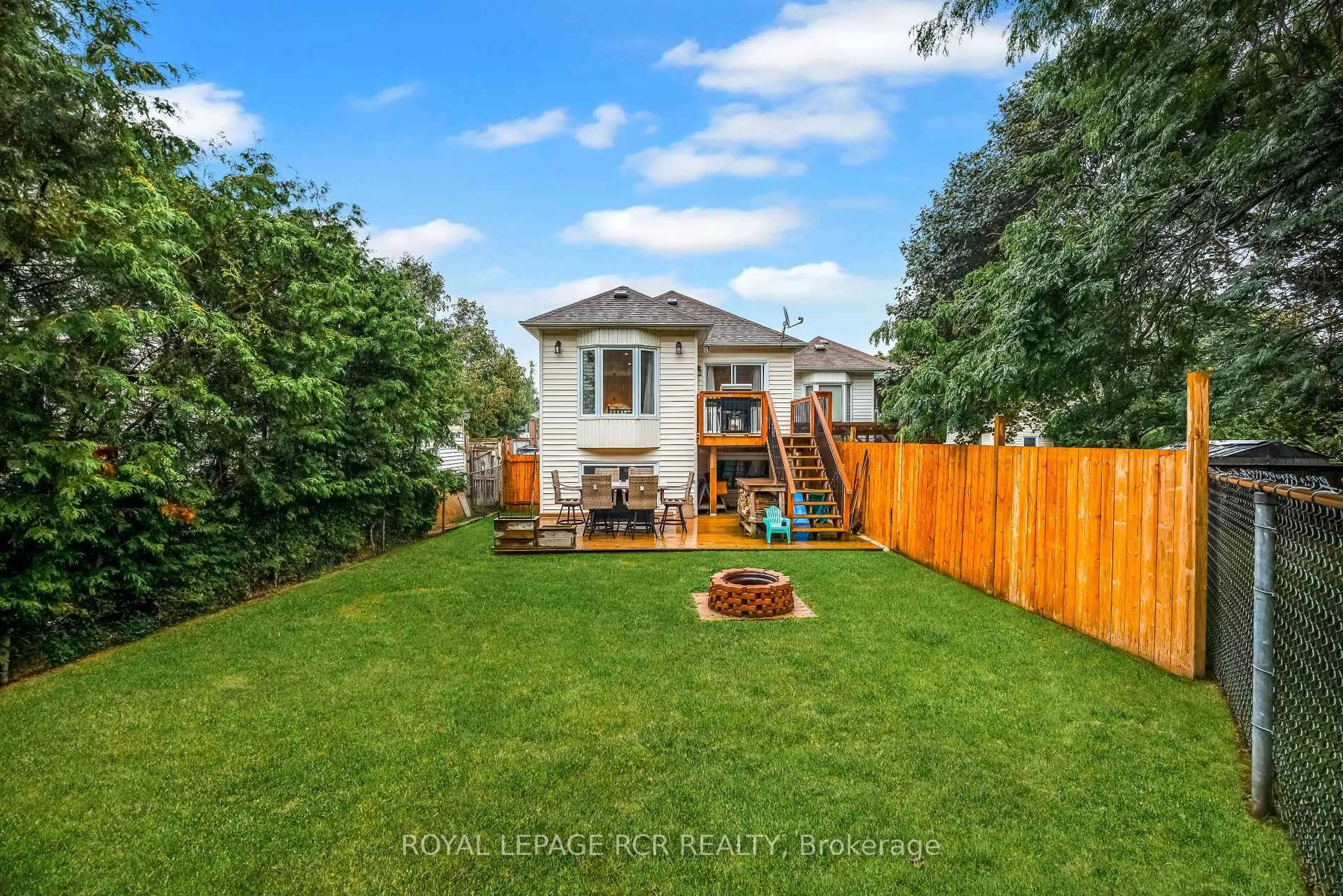 A pic from outside/outdoor area/front of a property/back of a property/a pic from drone, unknown for 310 Shelburne Pl, Shelburne Ontario L9V 3A9