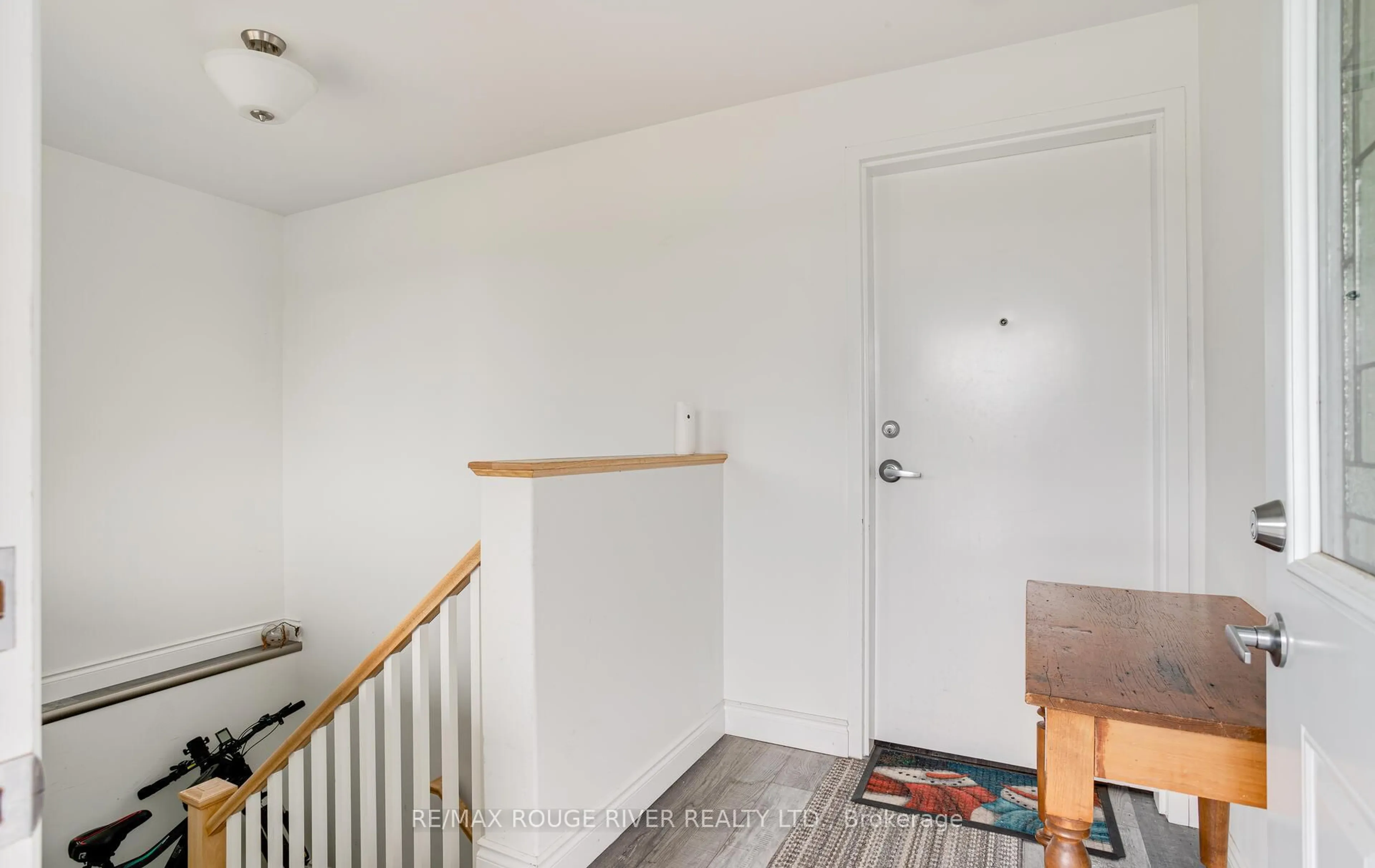 Indoor entryway for 14 Cassidey Dr, Brighton Ontario K0K 1H0