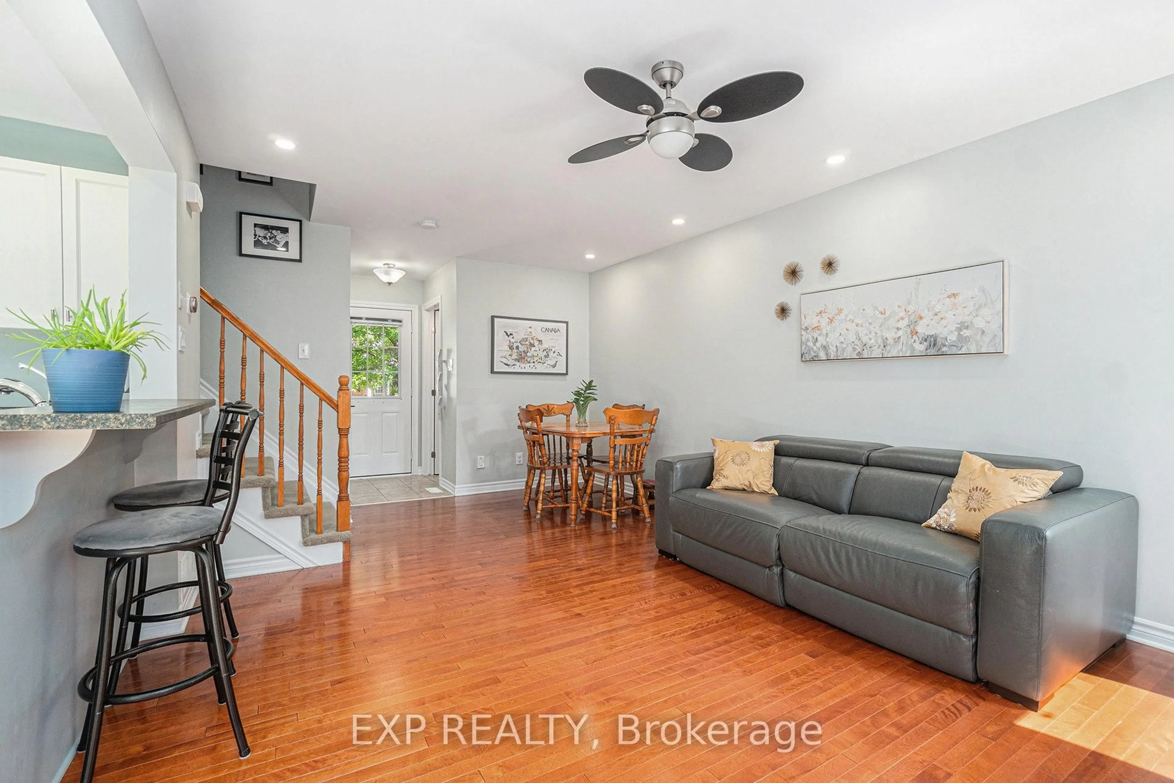 Living room with furniture, unknown for 502 Rosehill Ave, Stittsville Ontario K2S 0E4